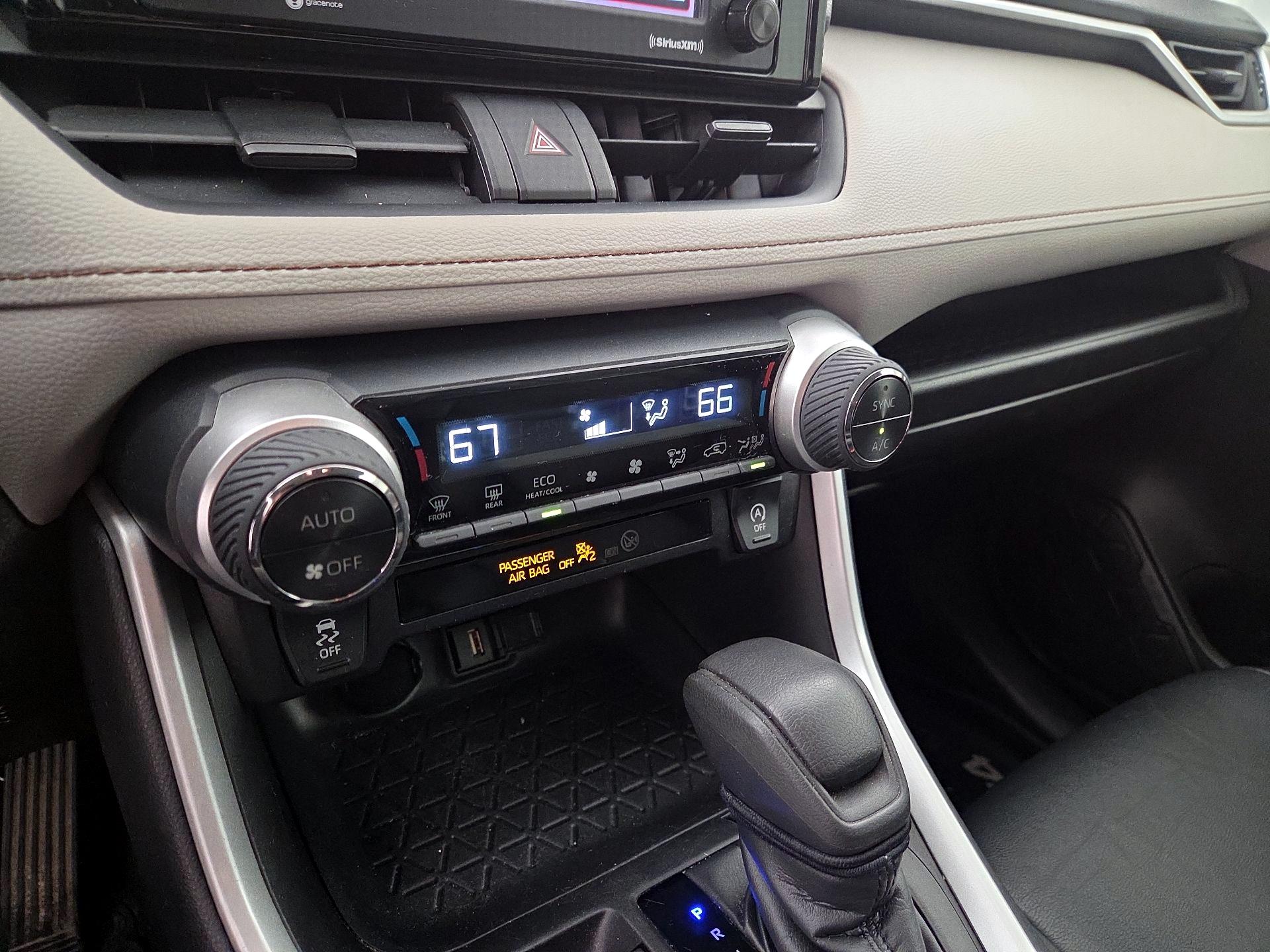 Thumbnail: 2020 Toyota RAV4 - 16