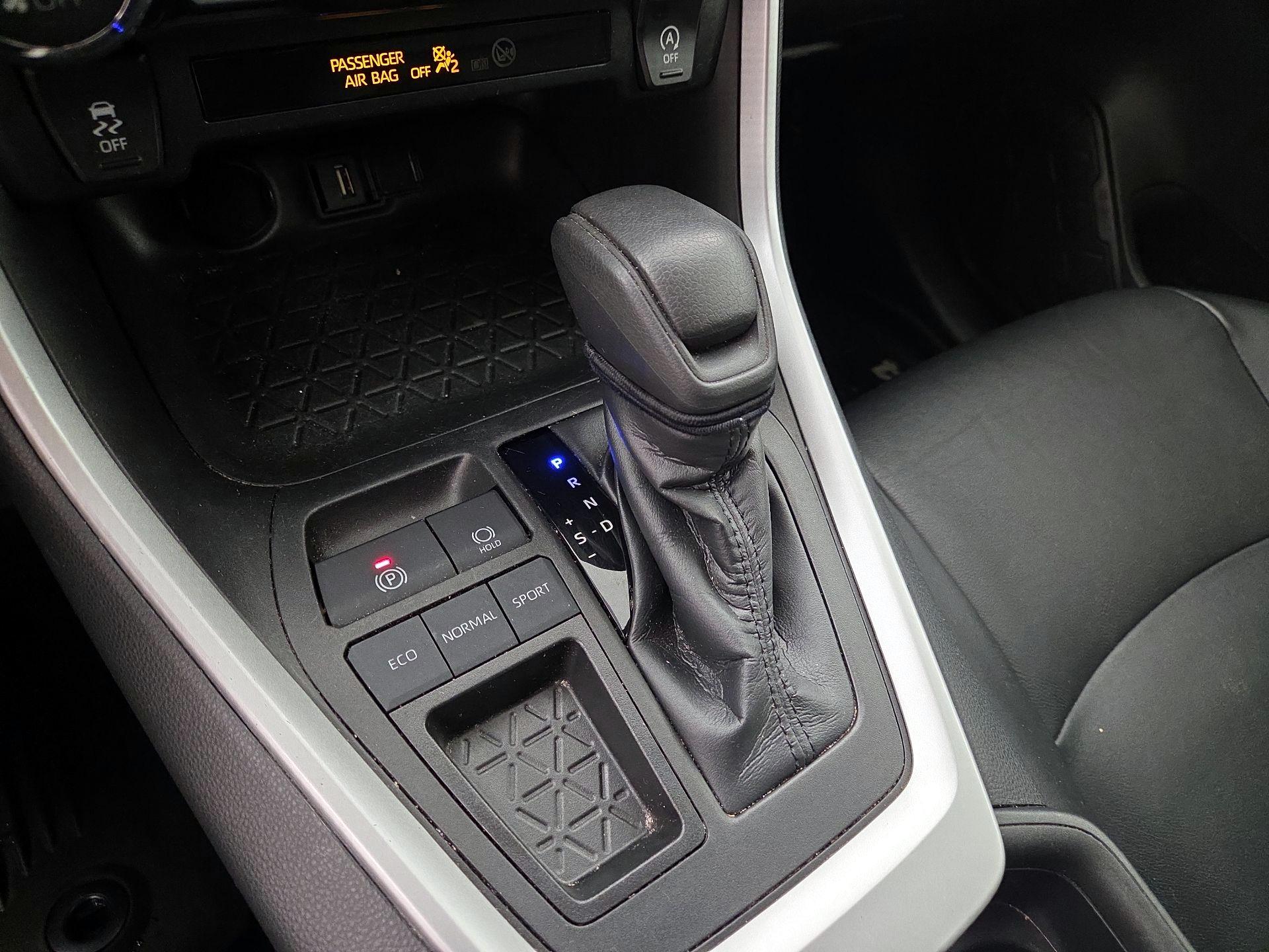 Thumbnail: 2020 Toyota RAV4 - 17