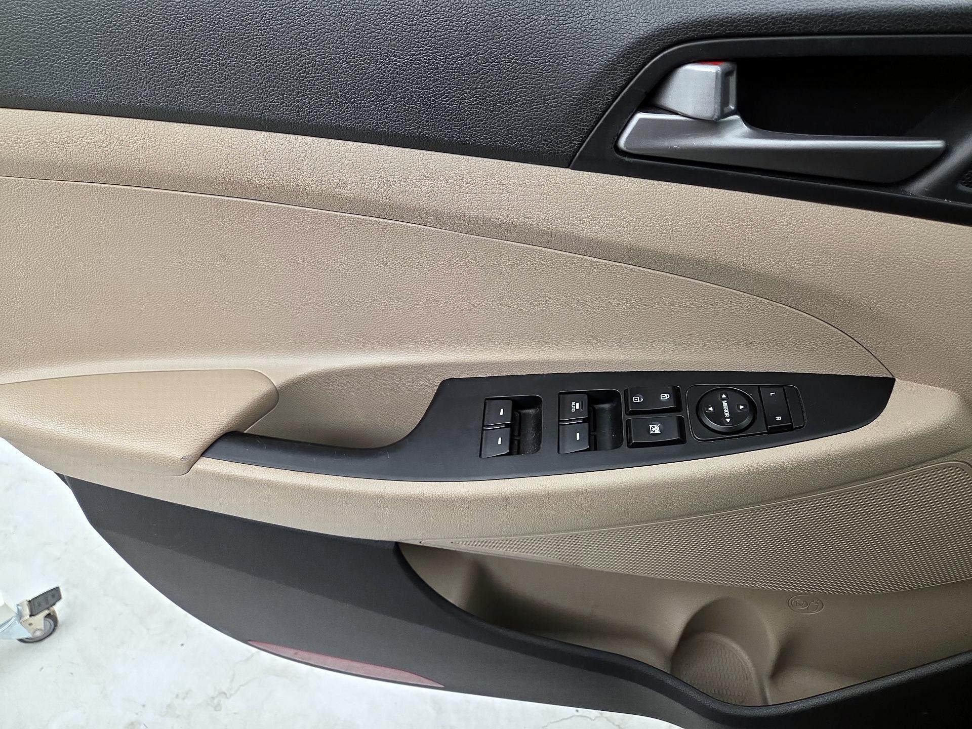 Thumbnail: 2018 Hyundai Tucson - 12