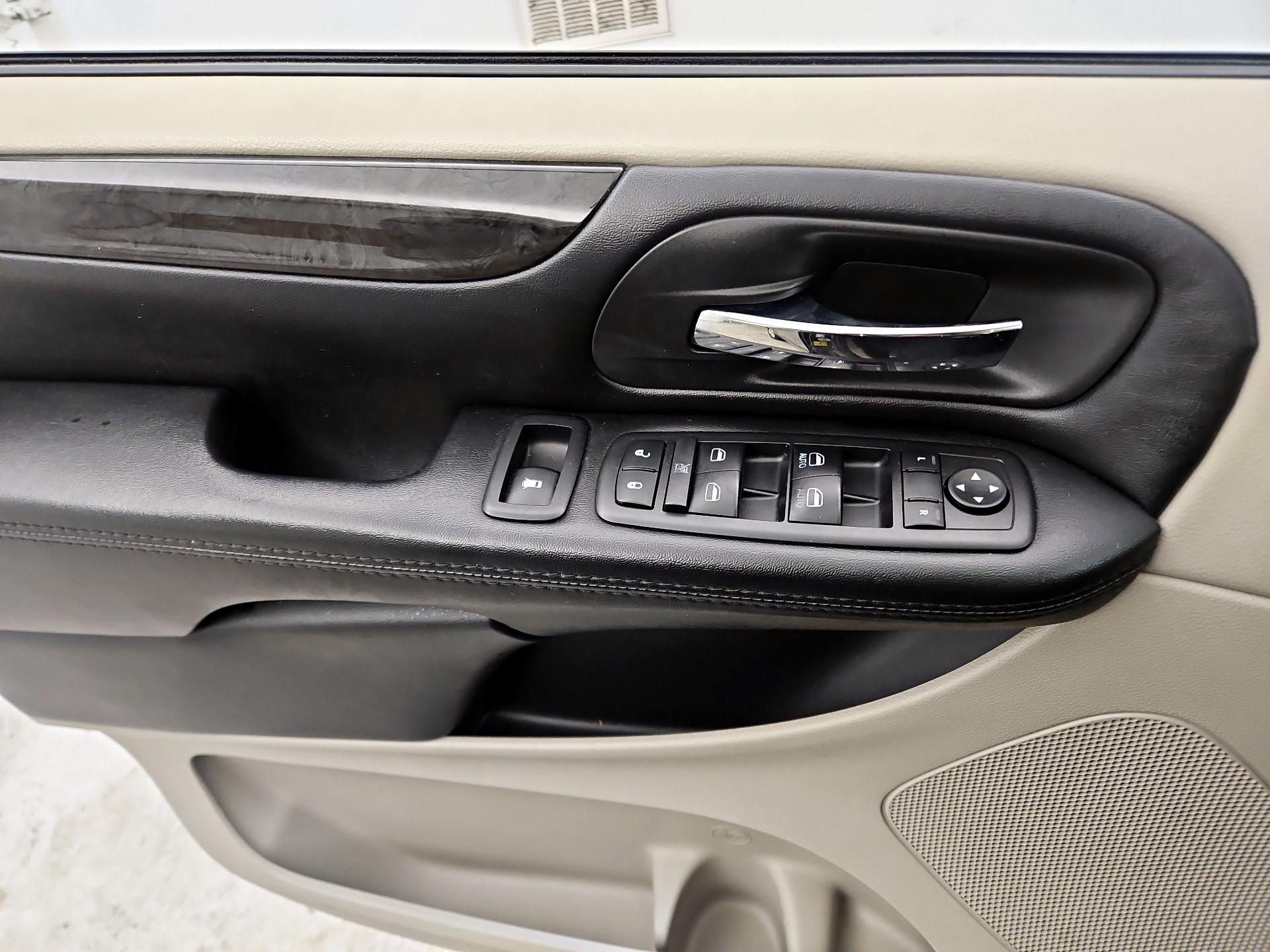 Thumbnail: 2019 Dodge Grand Caravan - 12