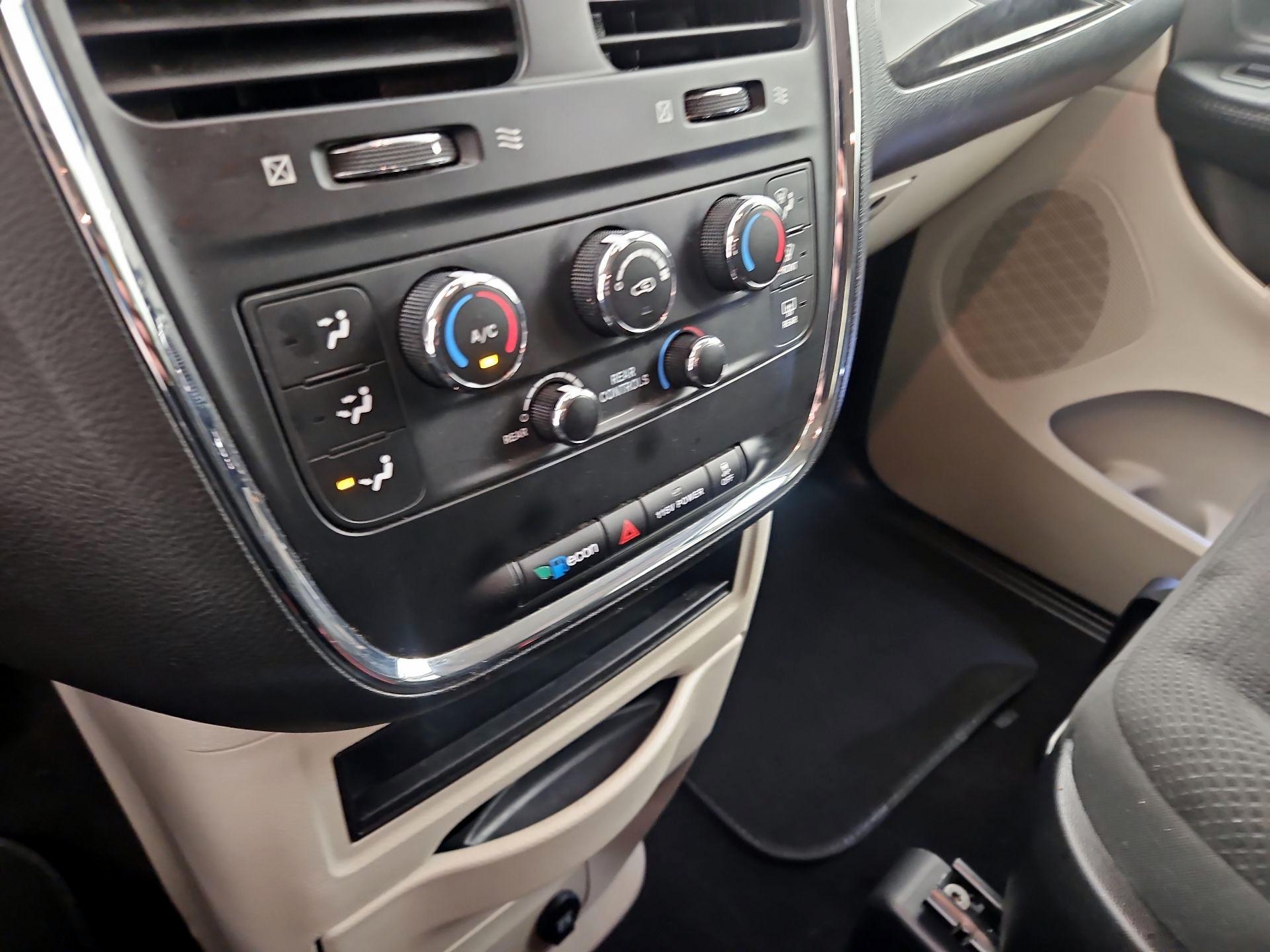 Thumbnail: 2019 Dodge Grand Caravan - 16