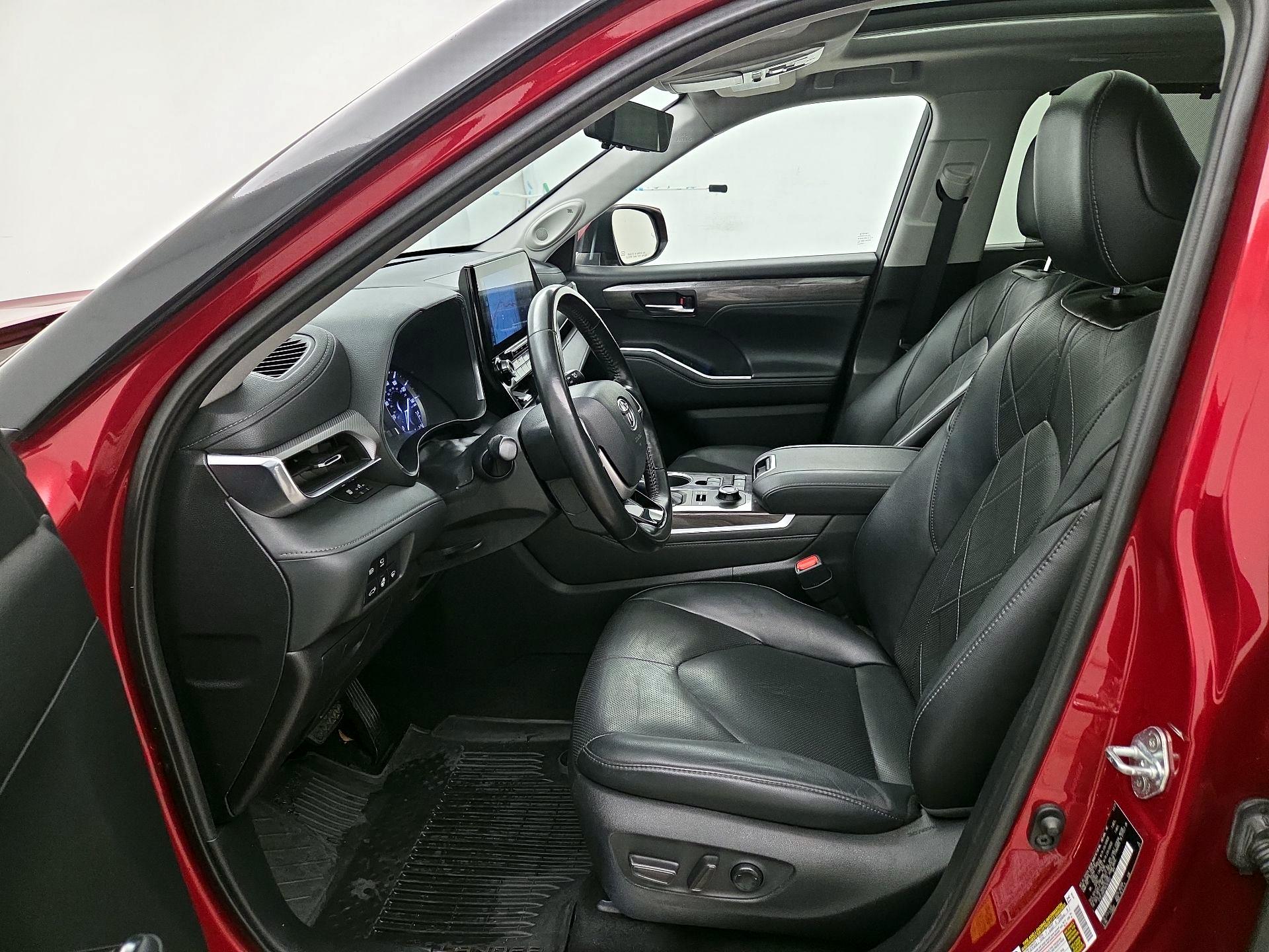 Thumbnail: 2022 Toyota Highlander - 11