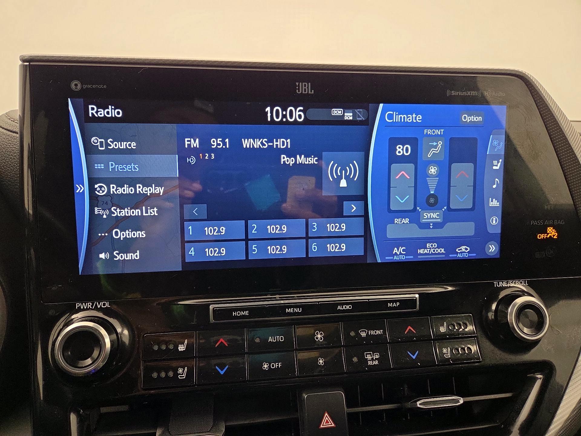 Thumbnail: 2022 Toyota Highlander - 16