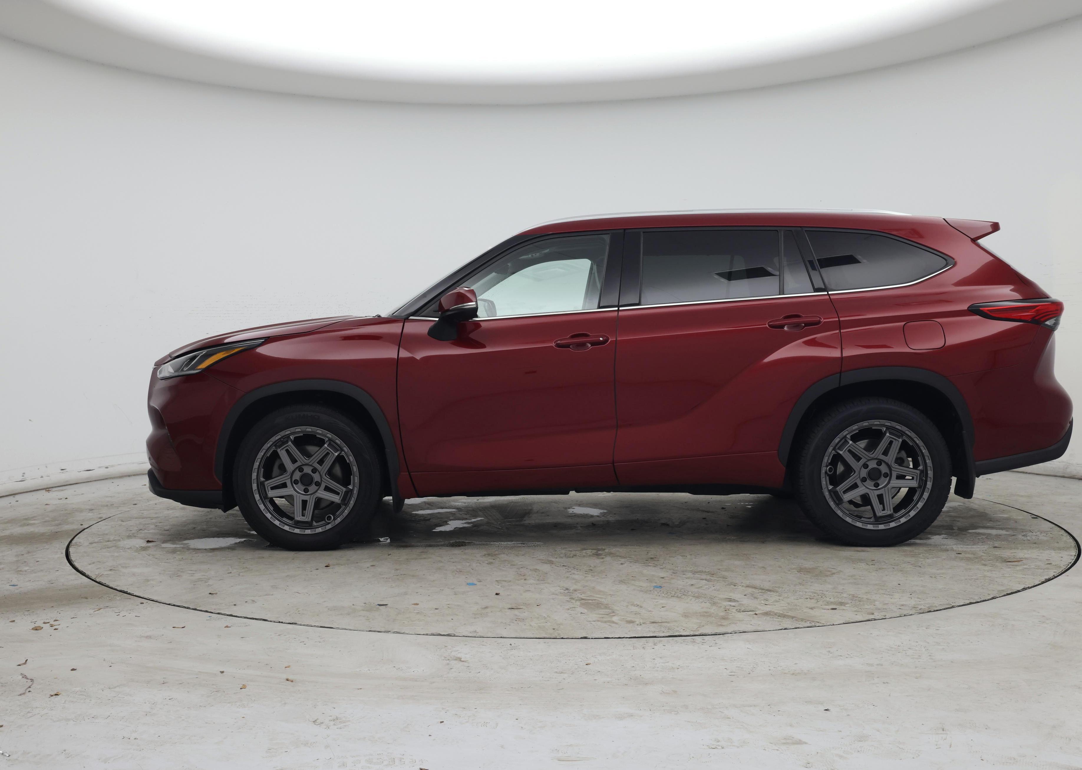 Thumbnail: 2022 Toyota Highlander - 3