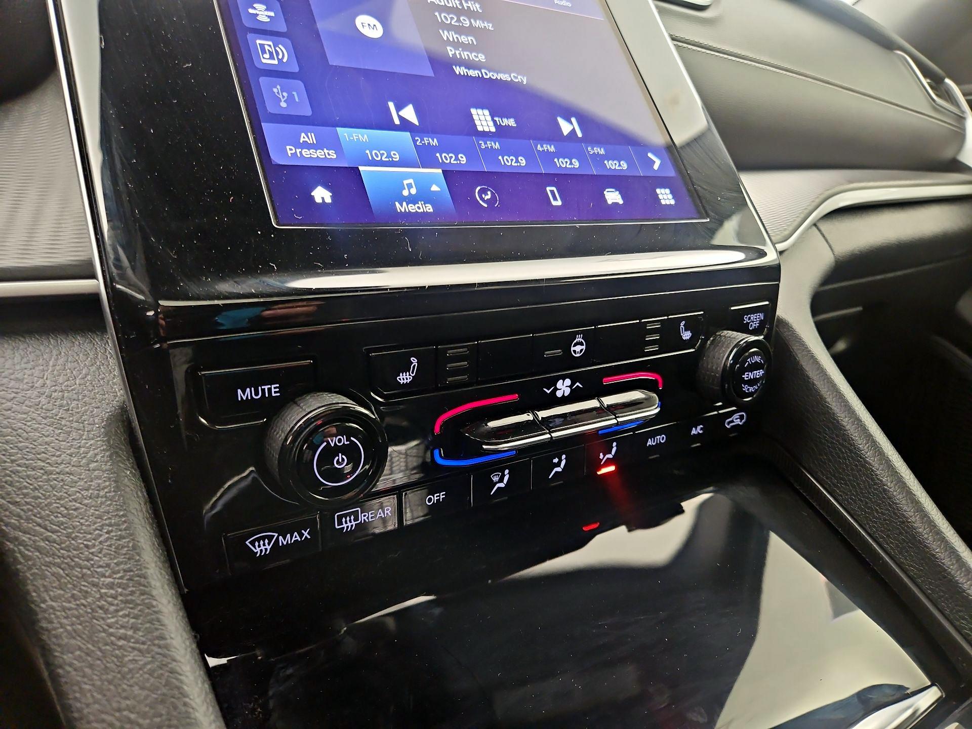 Thumbnail: 2024 Jeep Grand Cherokee L - 16