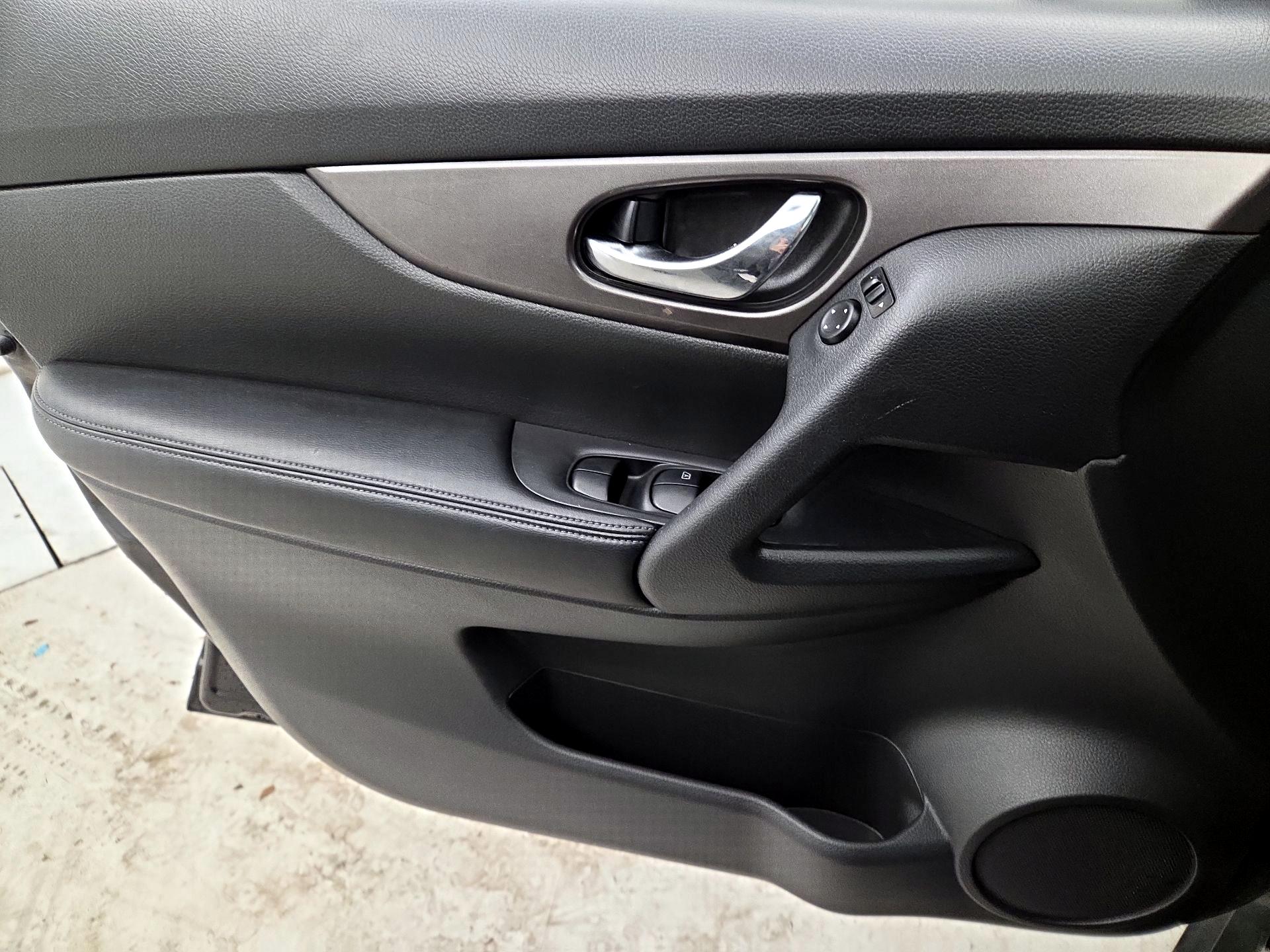 Thumbnail: 2015 Nissan Rogue - 12