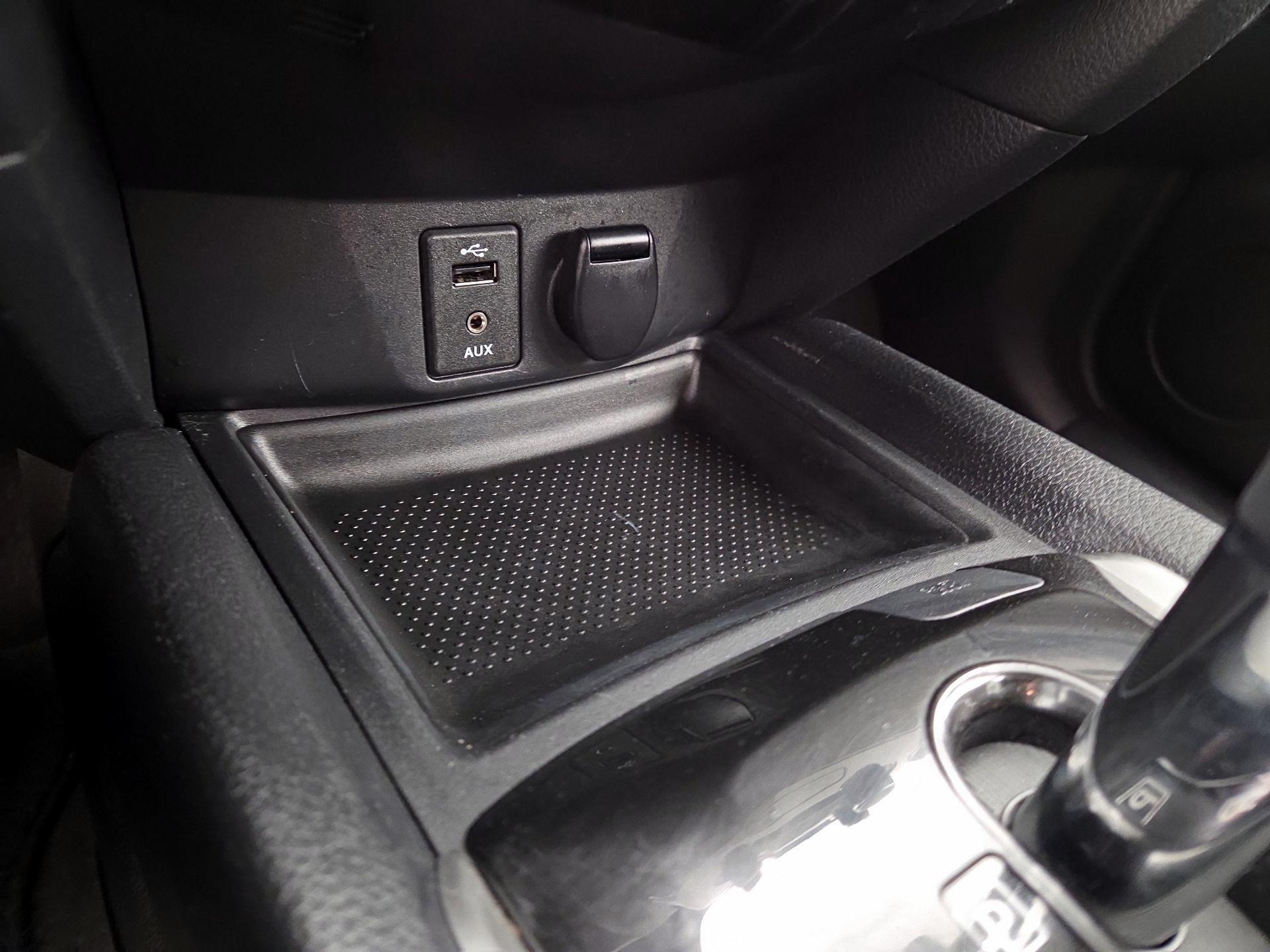 Thumbnail: 2015 Nissan Rogue - 18