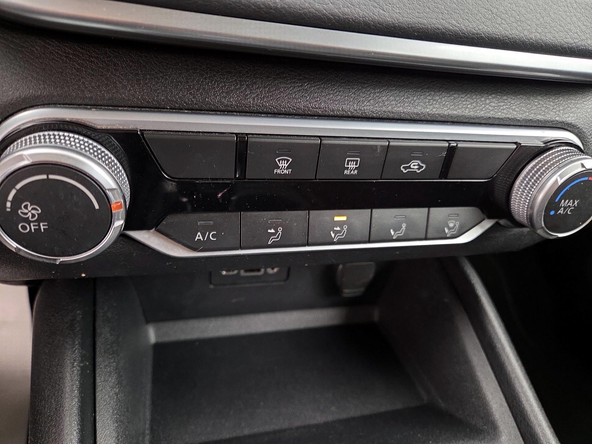 Thumbnail: 2019 Nissan Altima - 16