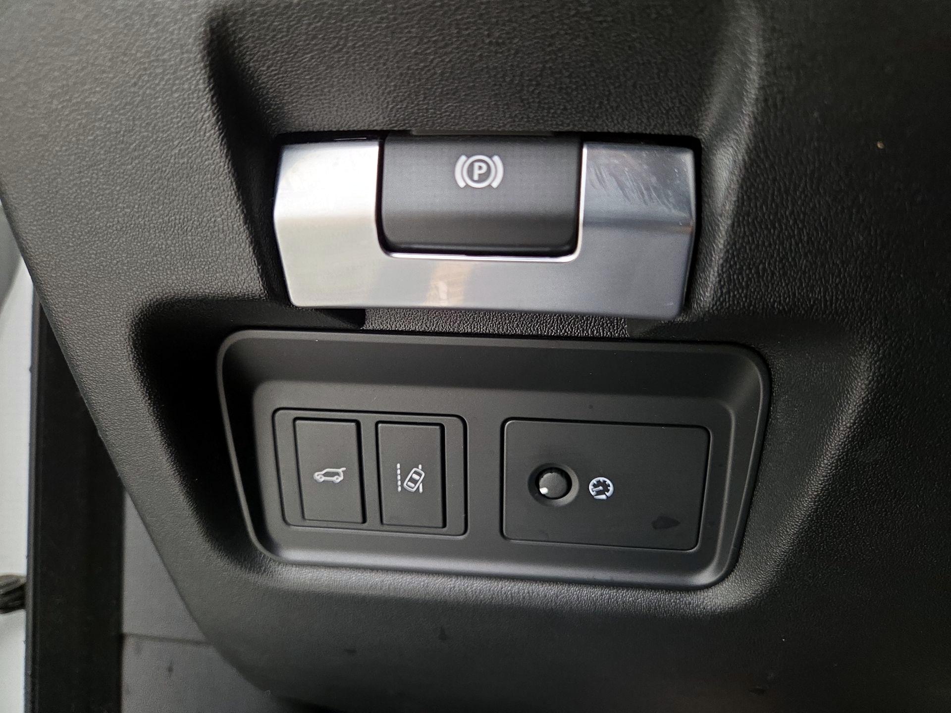 Thumbnail: 2019 Jaguar E-Pace - 13