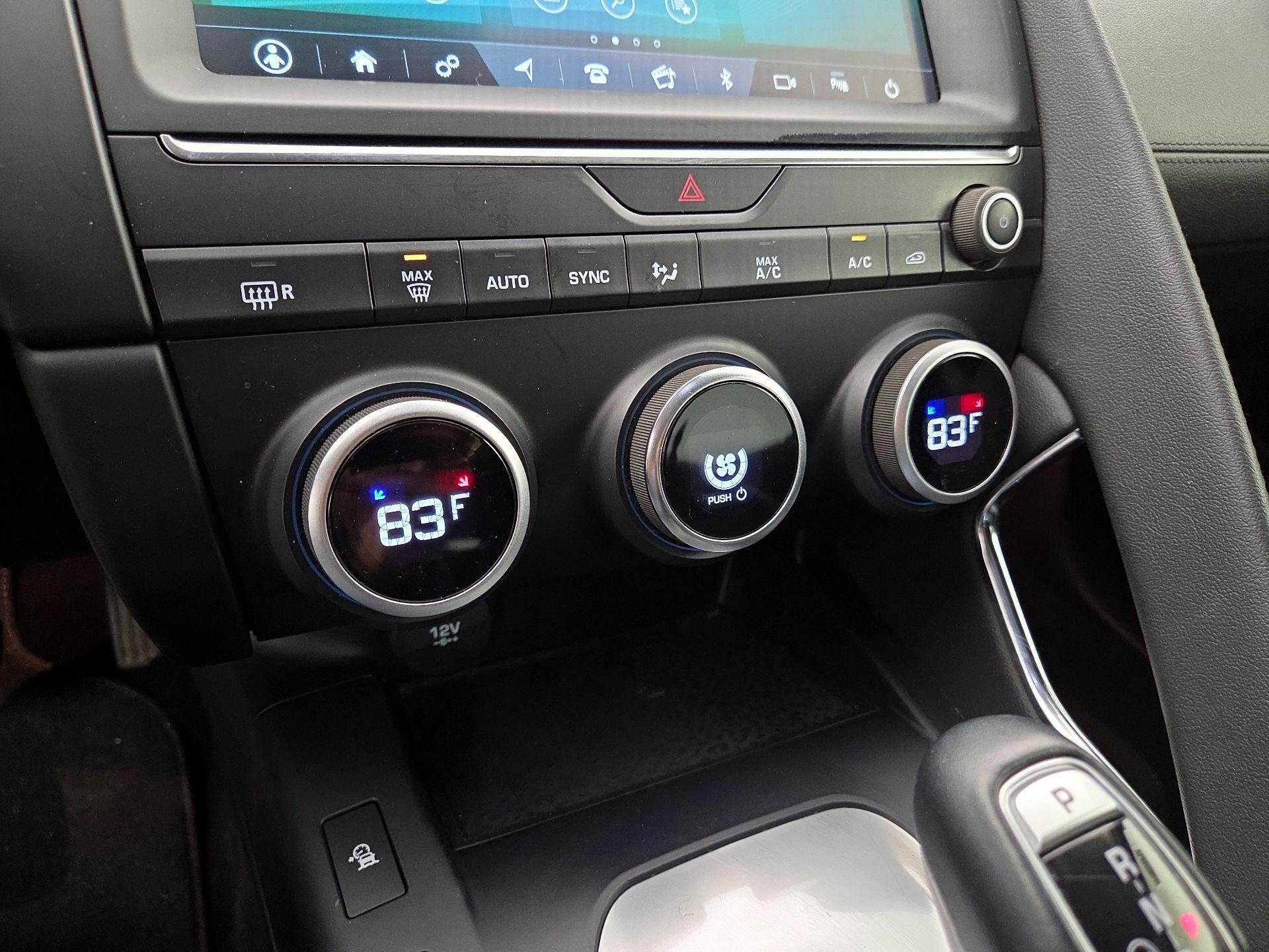 Thumbnail: 2019 Jaguar E-Pace - 17