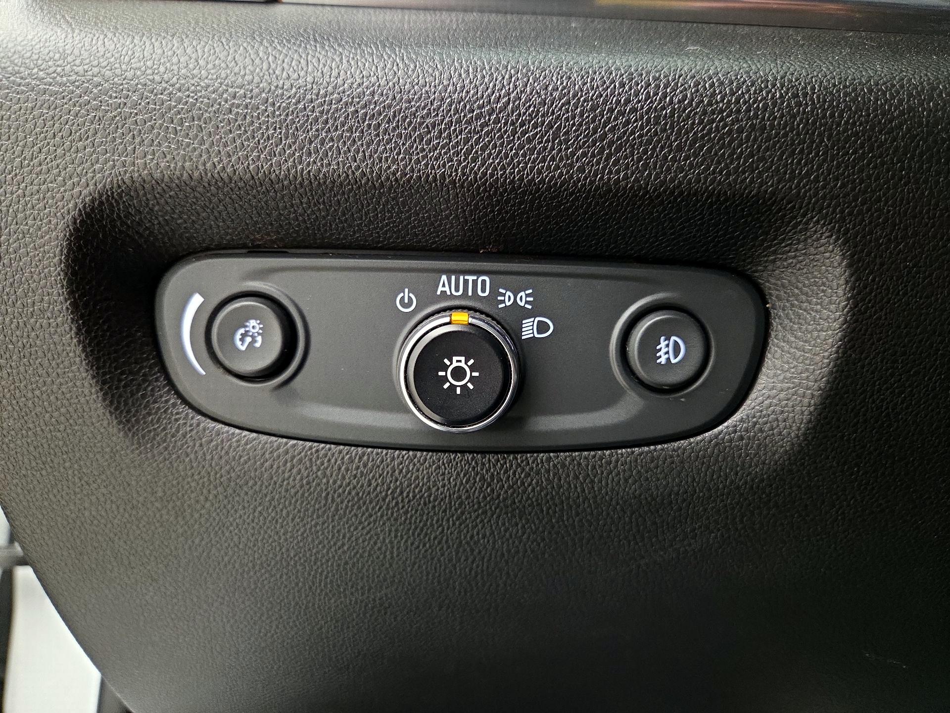 Thumbnail: 2020 Chevrolet Traverse - 13