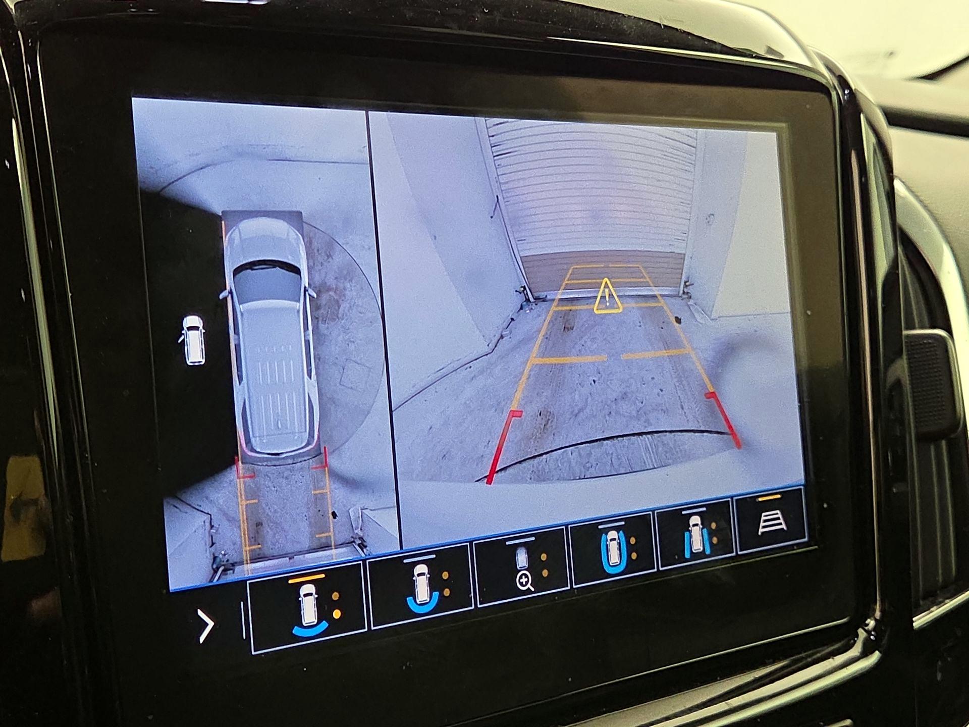 Thumbnail: 2020 Chevrolet Traverse - 15