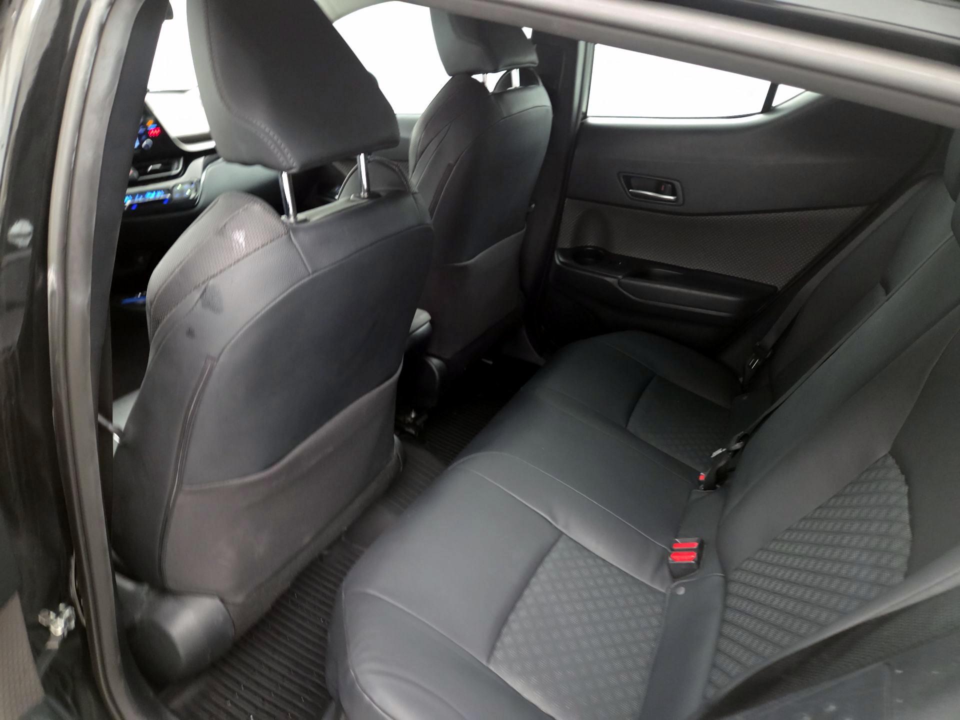 Thumbnail: 2022 Toyota C-HR - 18