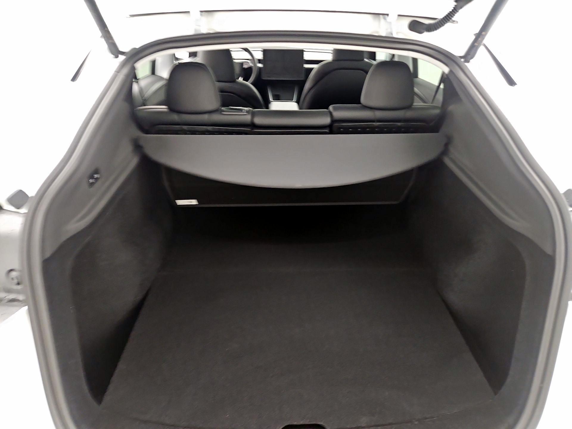 Thumbnail: 2026 Tesla Model Y - 18