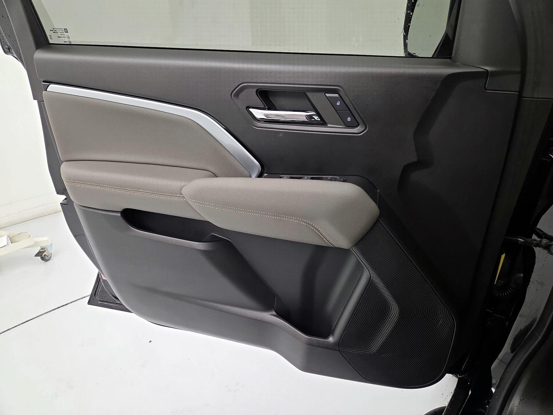 Thumbnail: 2024 Chevrolet Colorado - 12