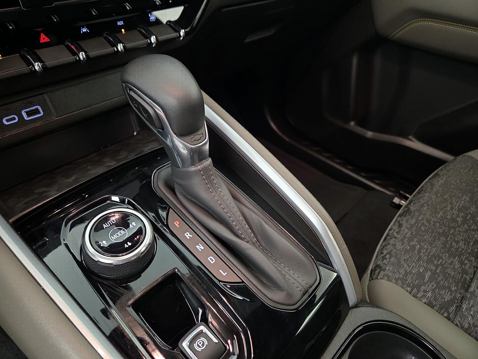 Thumbnail: 2024 Chevrolet Colorado - 16