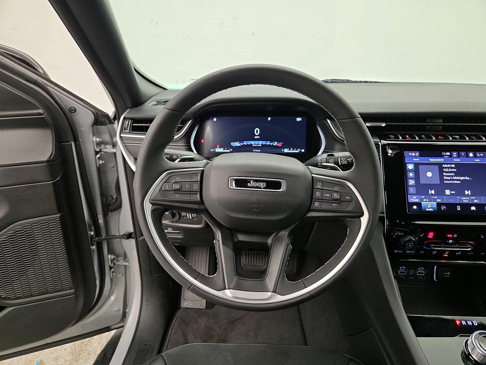 Thumbnail: 2023 Jeep Grand Cherokee - 10