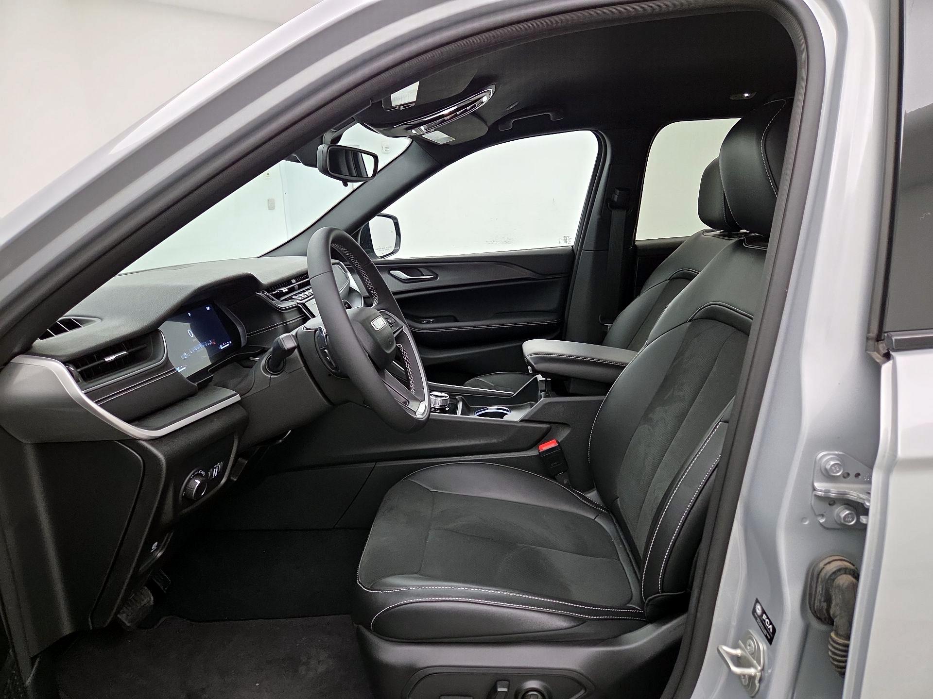 Thumbnail: 2023 Jeep Grand Cherokee - 11