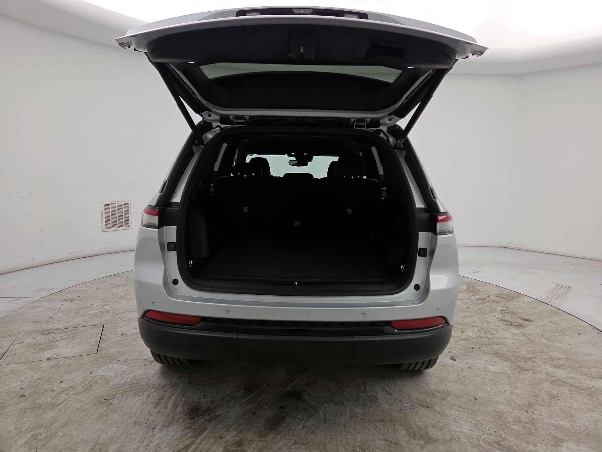 Thumbnail: 2023 Jeep Grand Cherokee - 20