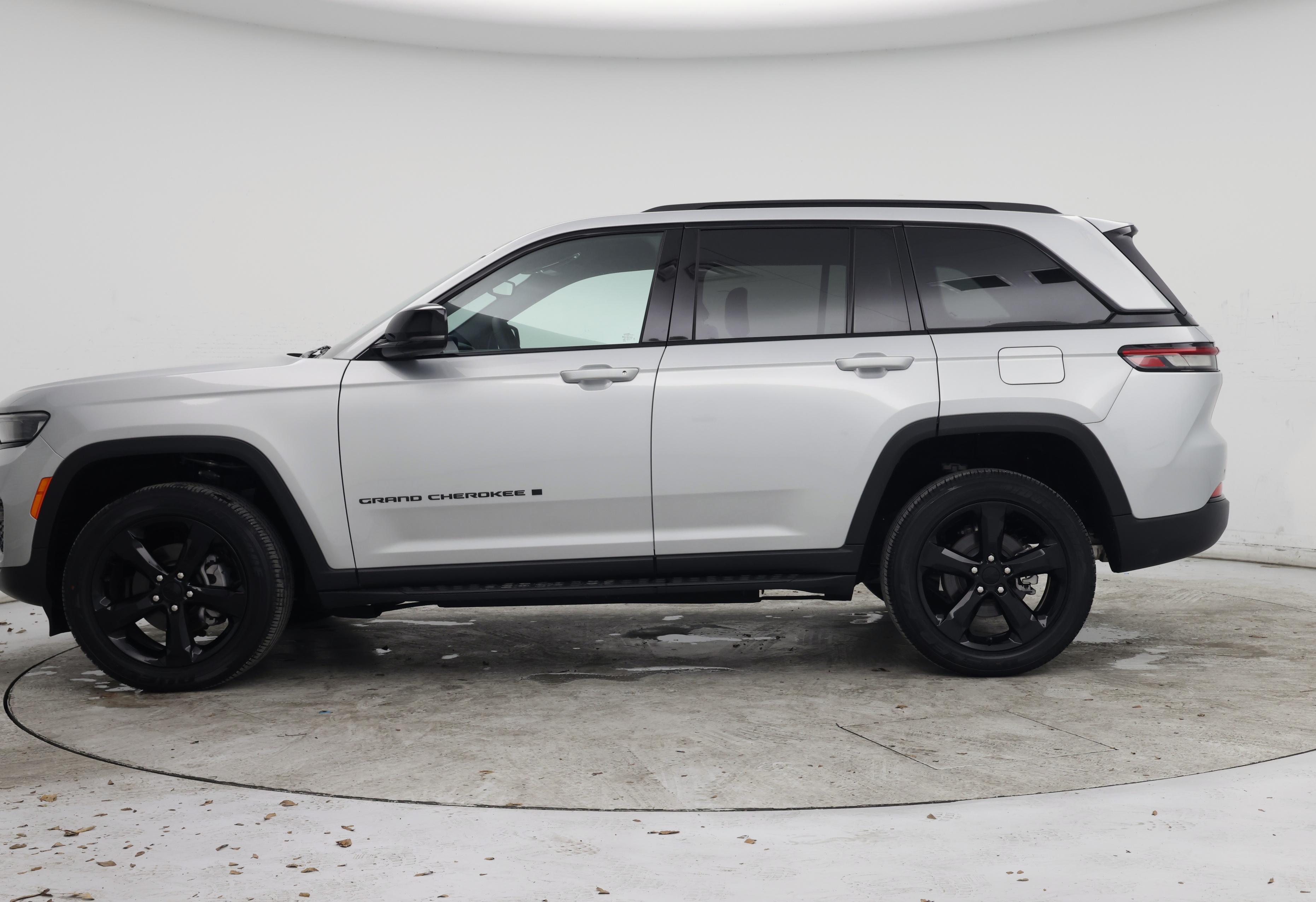 Thumbnail: 2023 Jeep Grand Cherokee - 3