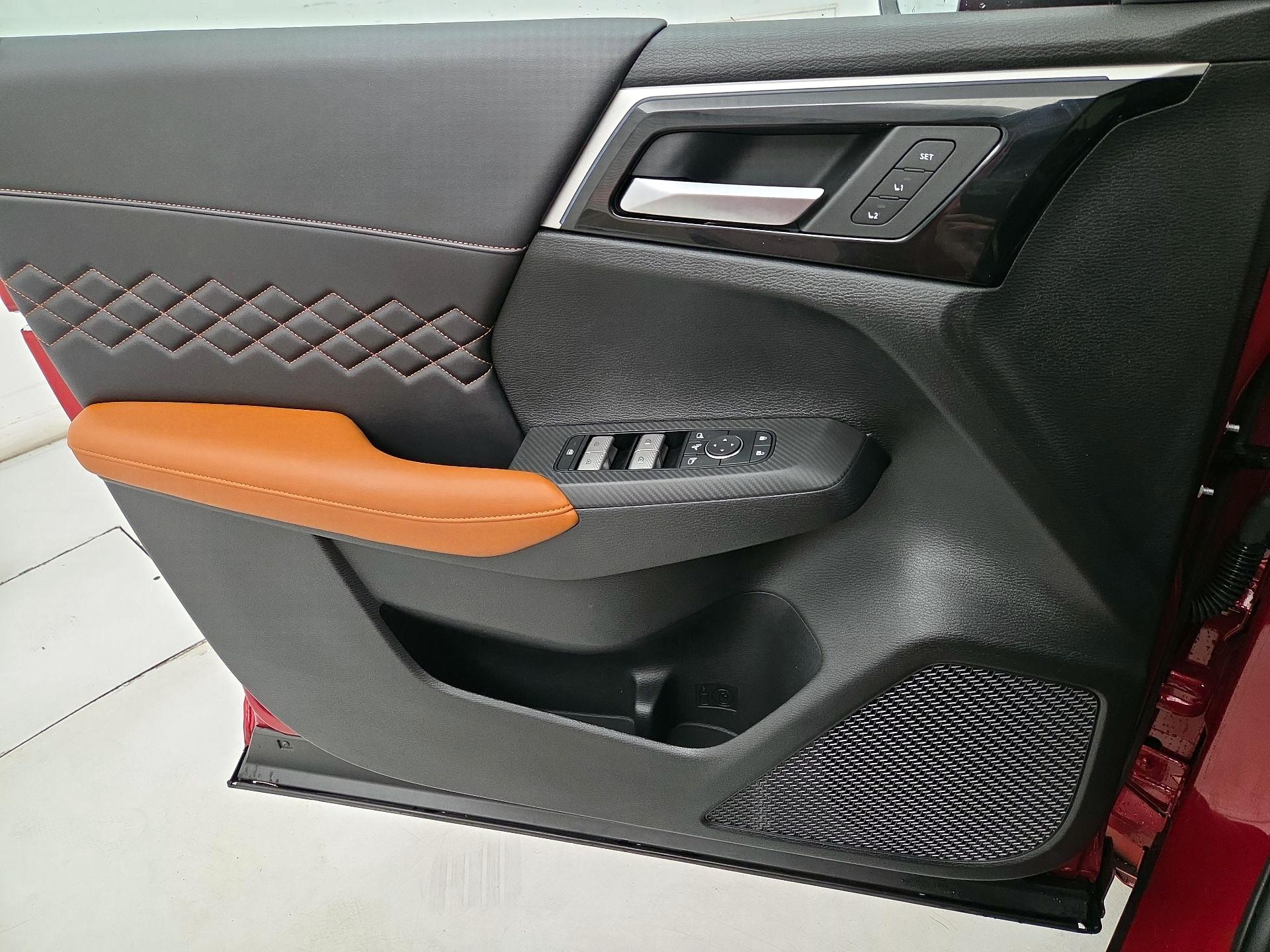 Thumbnail: 2024 Mitsubishi Outlander - 12