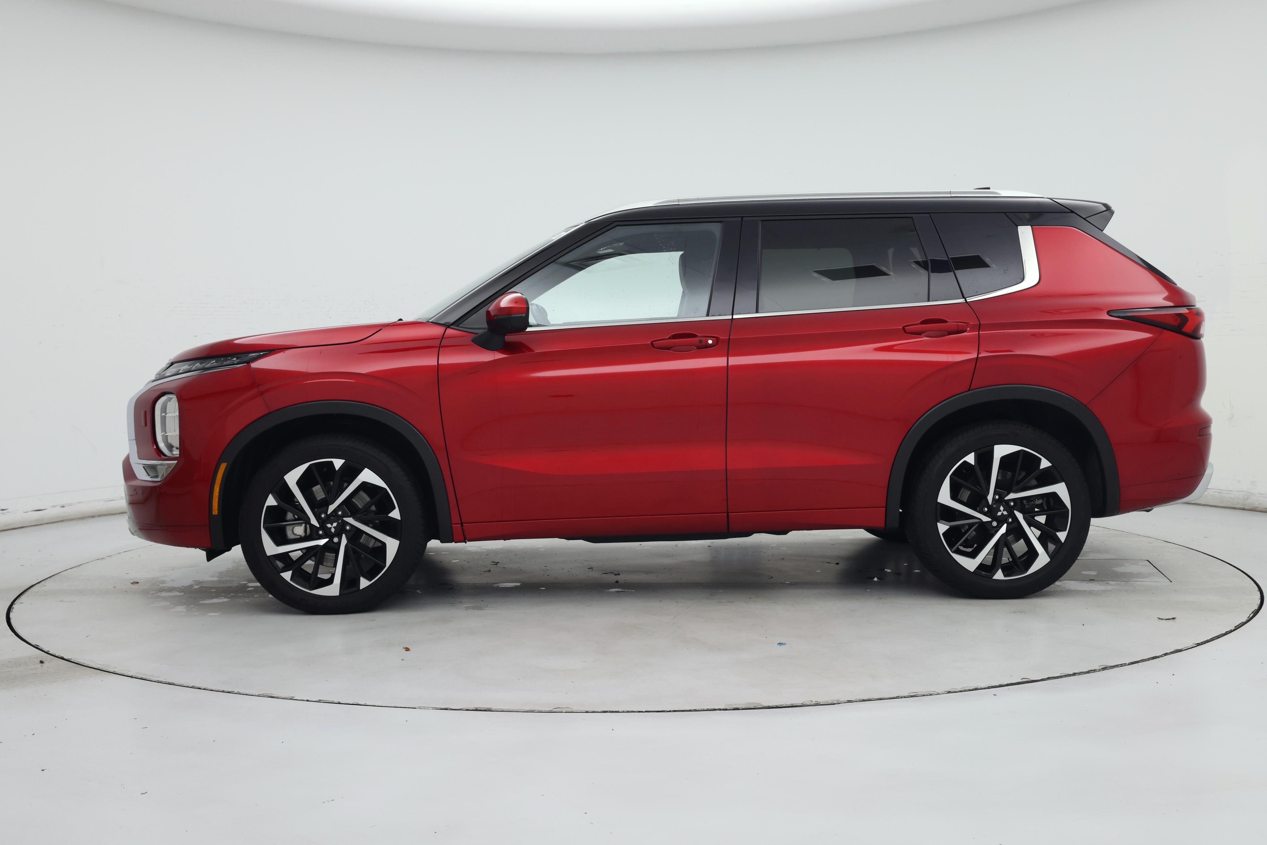 Thumbnail: 2024 Mitsubishi Outlander - 3