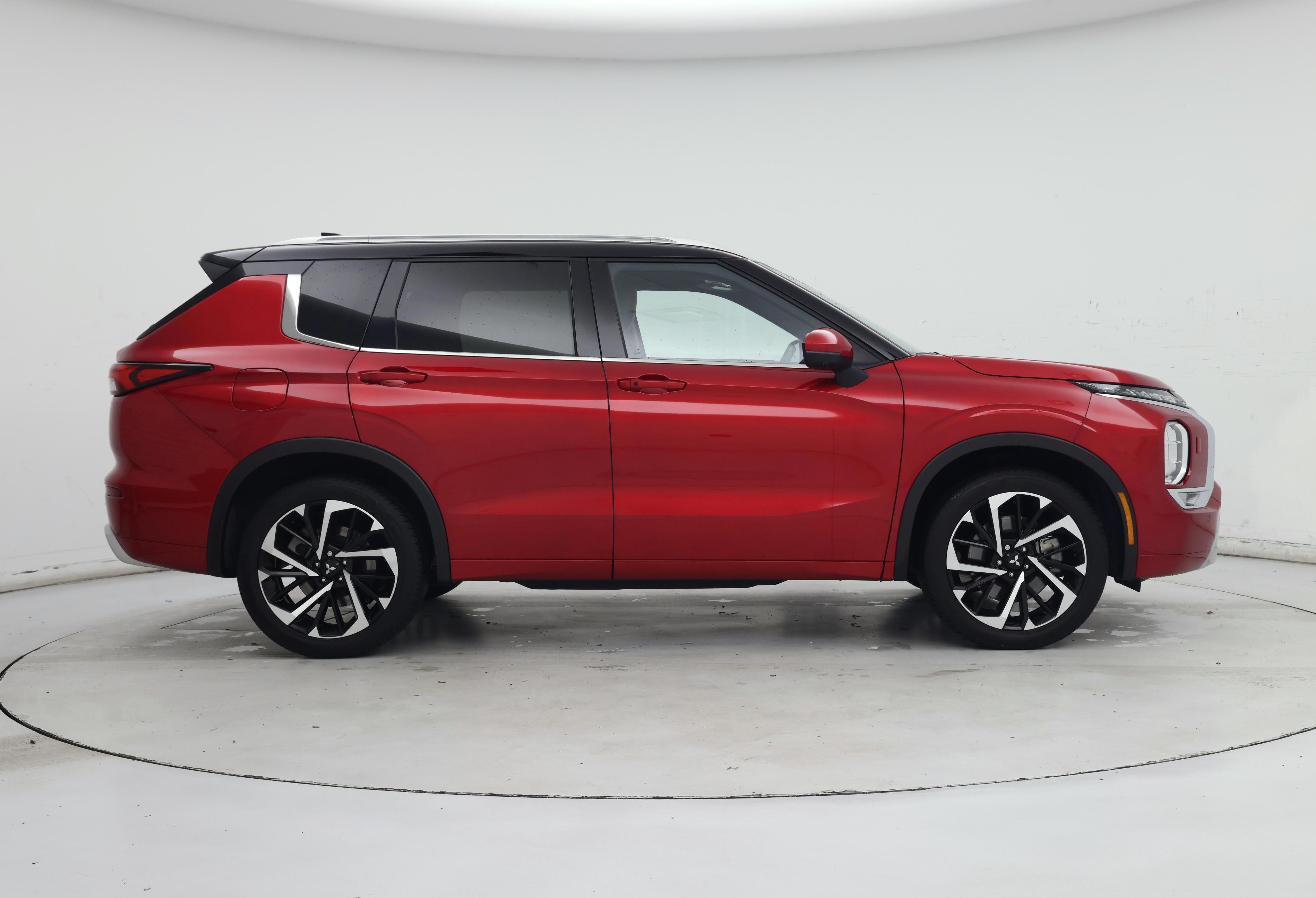 Thumbnail: 2024 Mitsubishi Outlander - 7