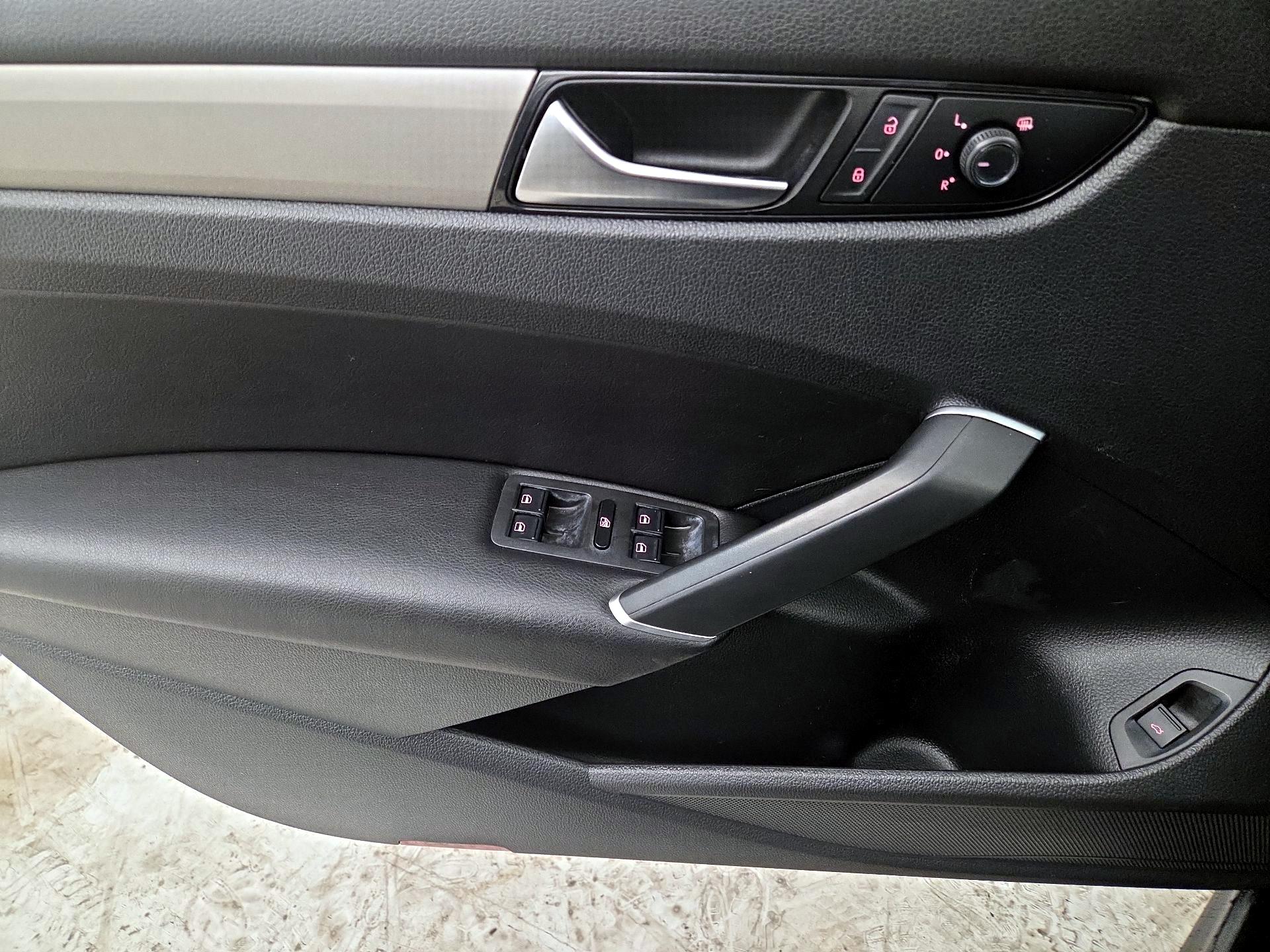 Thumbnail: 2021 Volkswagen Passat - 12