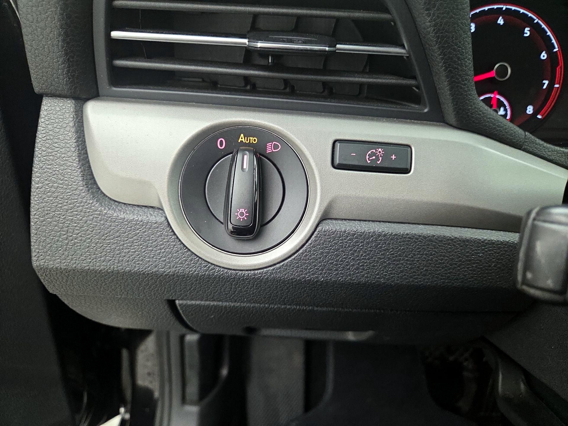 Thumbnail: 2021 Volkswagen Passat - 13