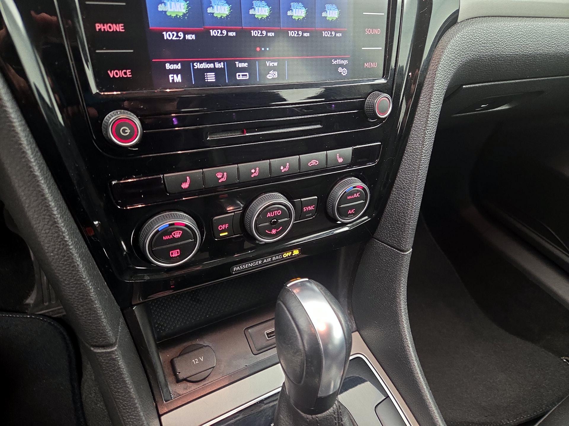 Thumbnail: 2021 Volkswagen Passat - 16