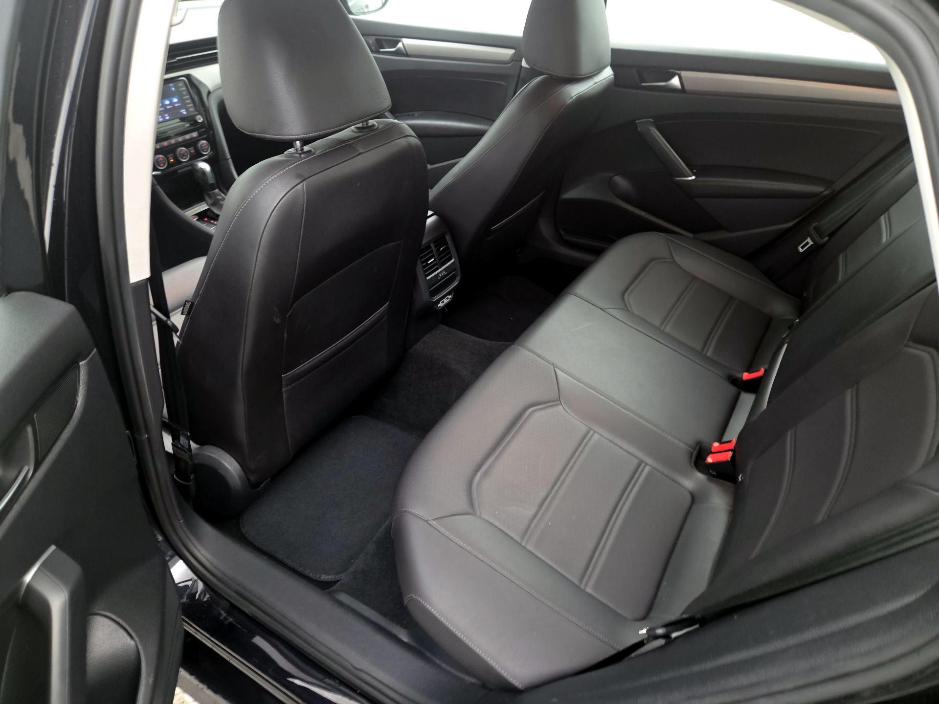 Thumbnail: 2021 Volkswagen Passat - 19