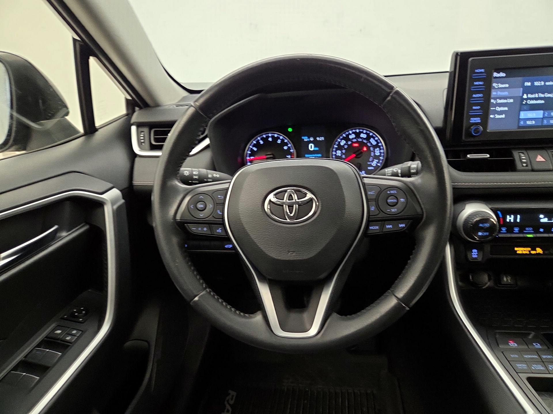 Thumbnail: 2019 Toyota RAV4 - 10