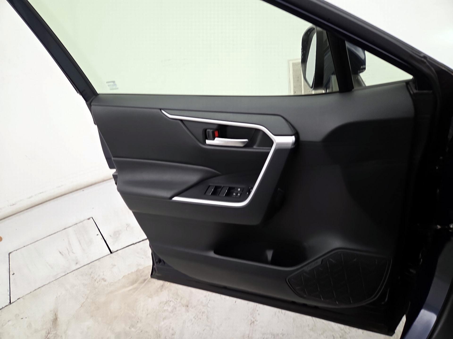 Thumbnail: 2019 Toyota RAV4 - 12