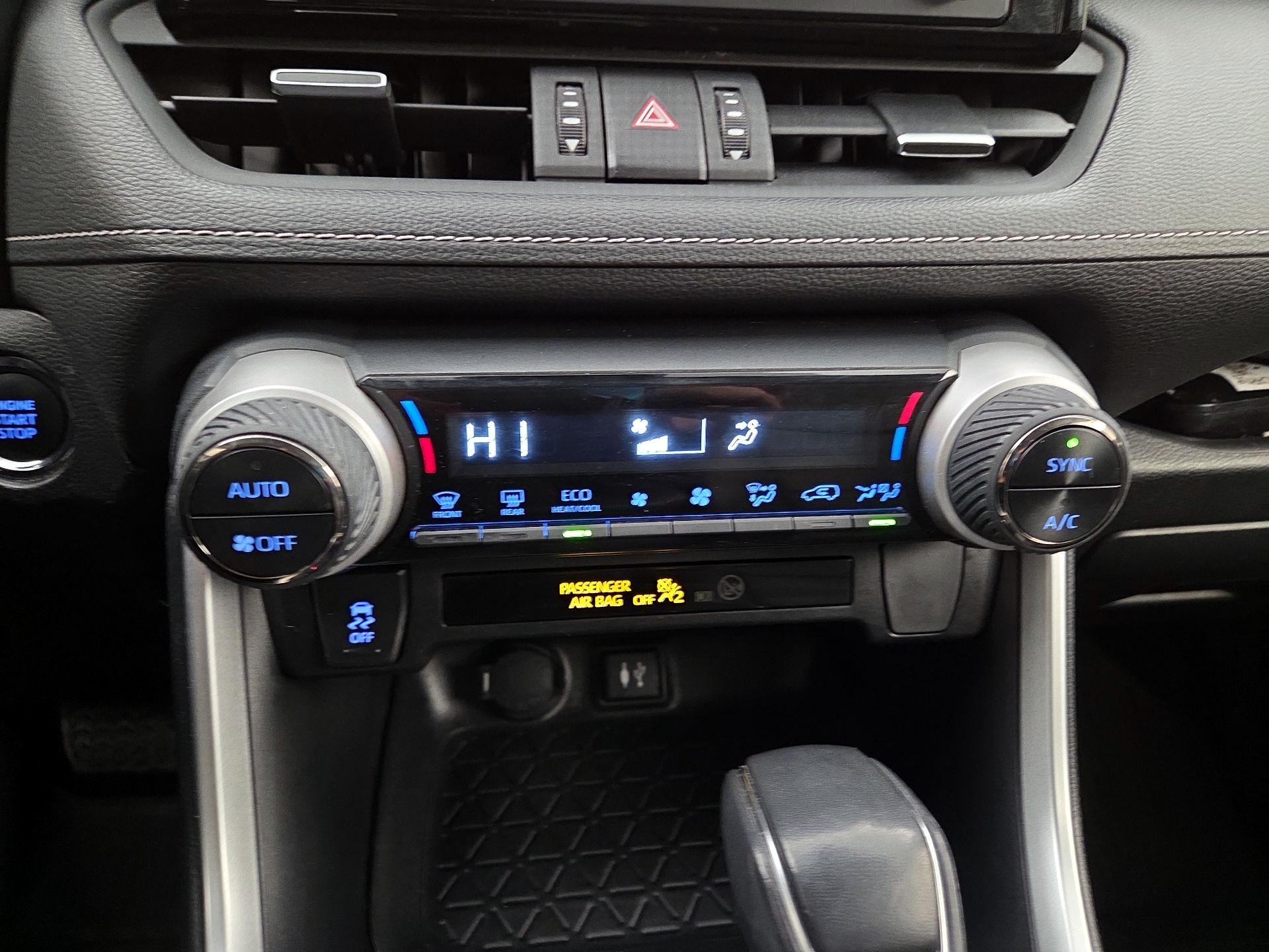 Thumbnail: 2019 Toyota RAV4 - 16