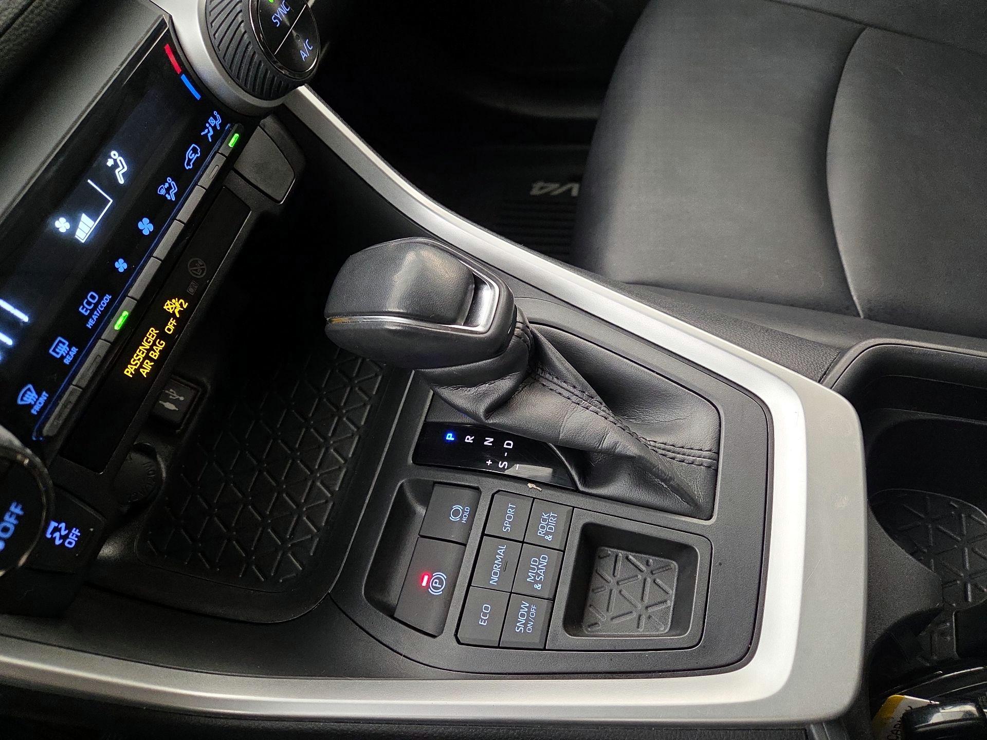 Thumbnail: 2019 Toyota RAV4 - 17