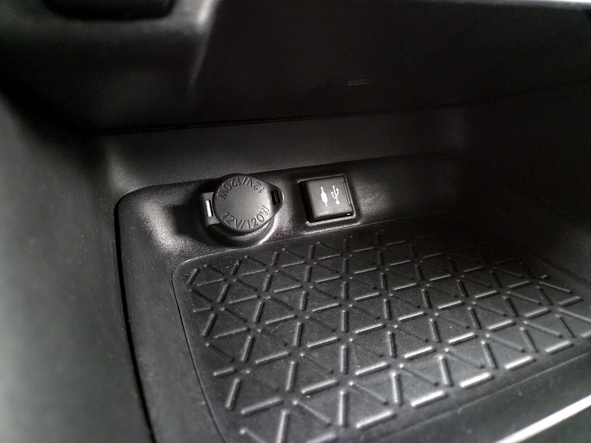 Thumbnail: 2019 Toyota RAV4 - 18