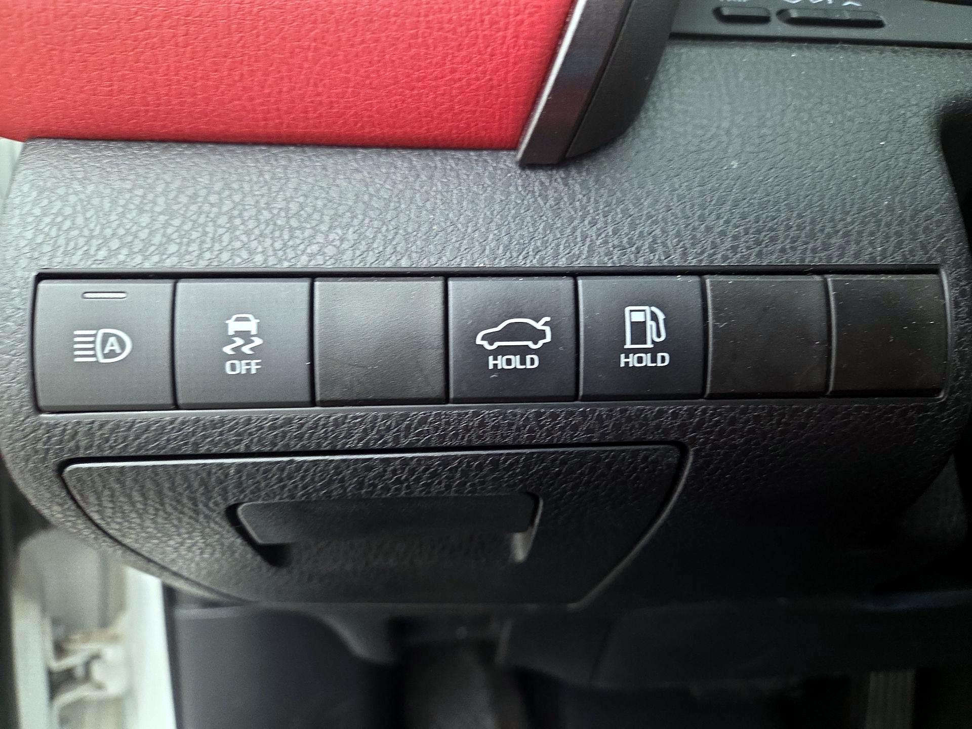 Thumbnail: 2021 Toyota Camry - 13