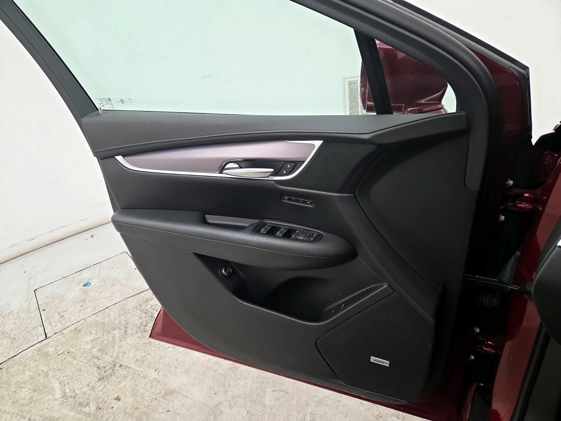 Thumbnail: 2018 Cadillac XT5 - 12