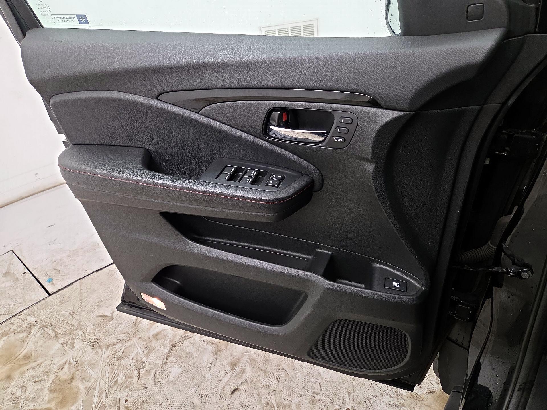 Thumbnail: 2017 Honda Ridgeline - 12