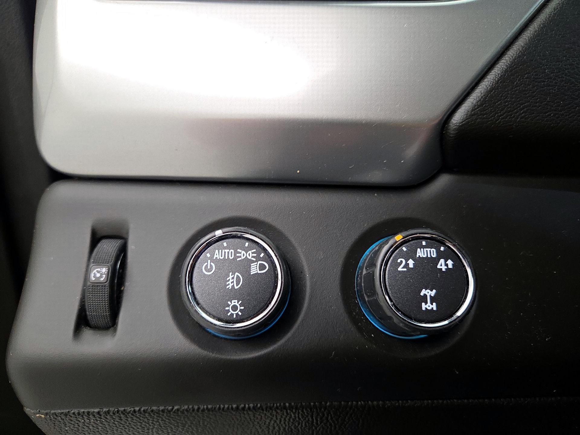 Thumbnail: 2015 Chevrolet Tahoe - 13