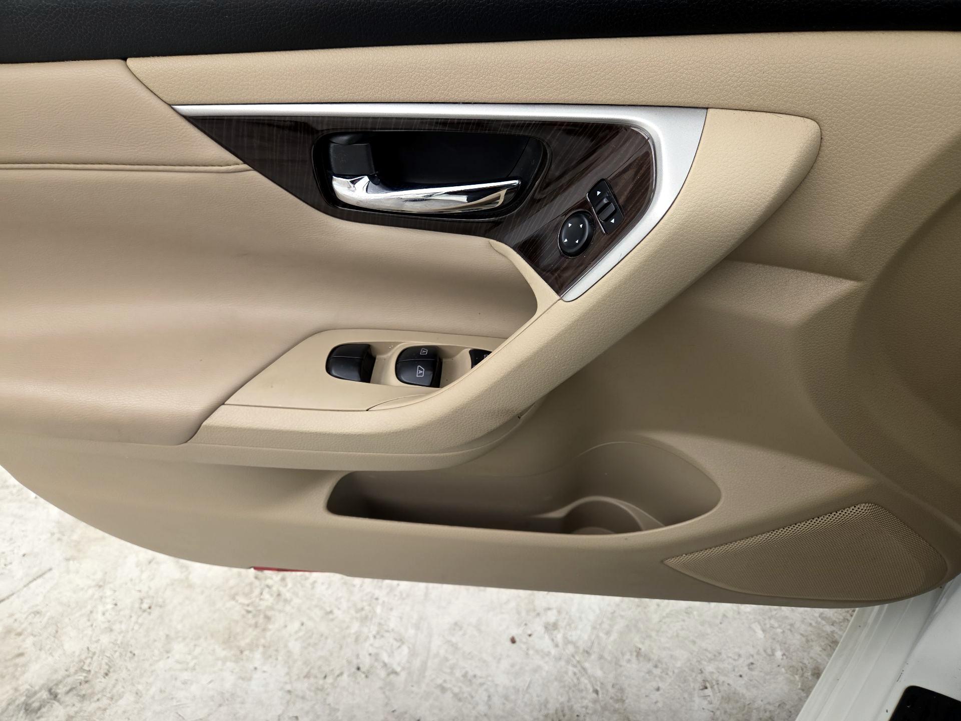 Thumbnail: 2014 Nissan Altima - 12