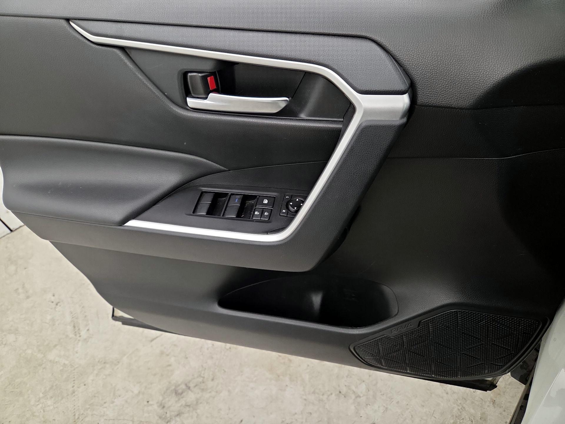 Thumbnail: 2021 Toyota RAV4 - 12