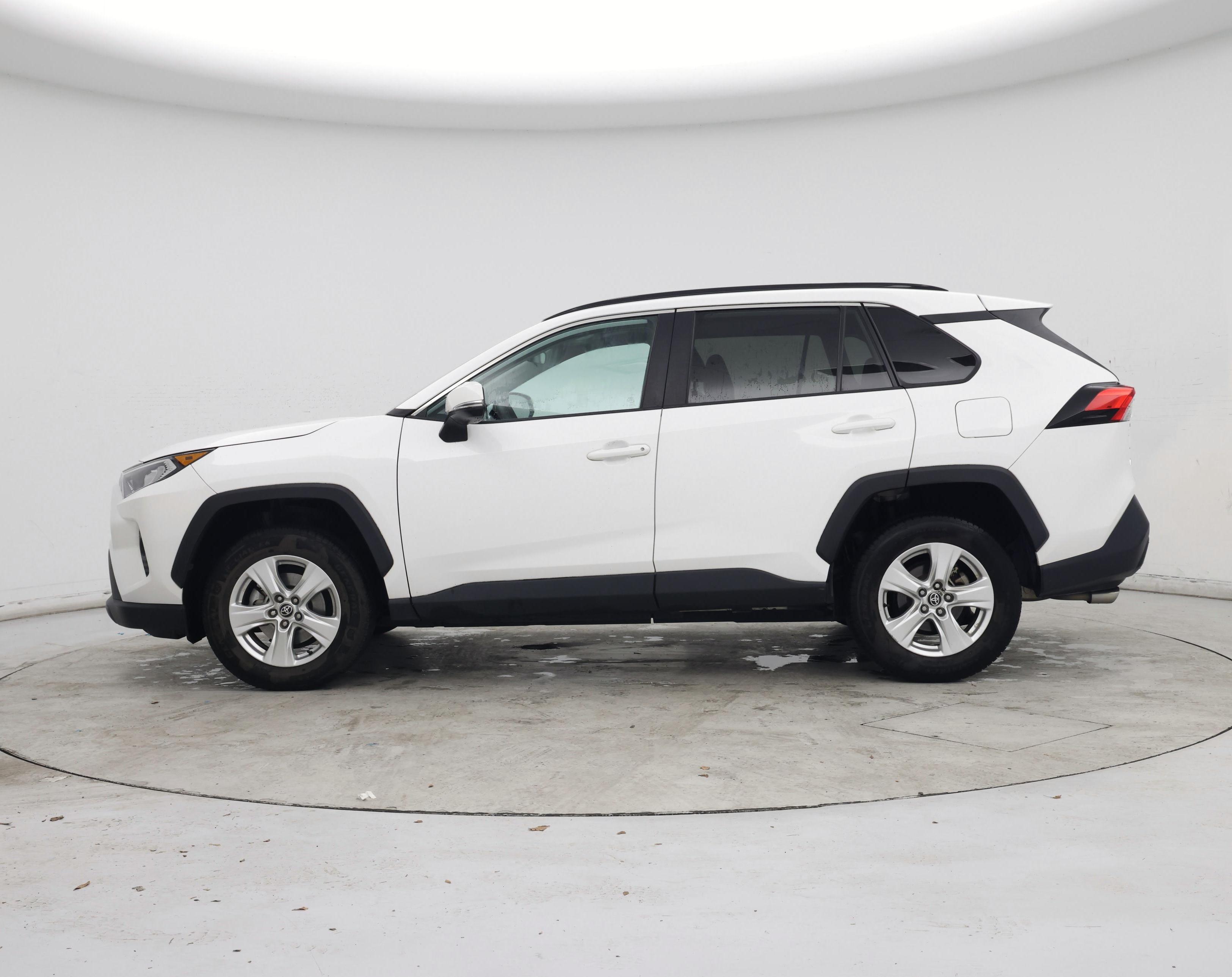 Thumbnail: 2021 Toyota RAV4 - 3