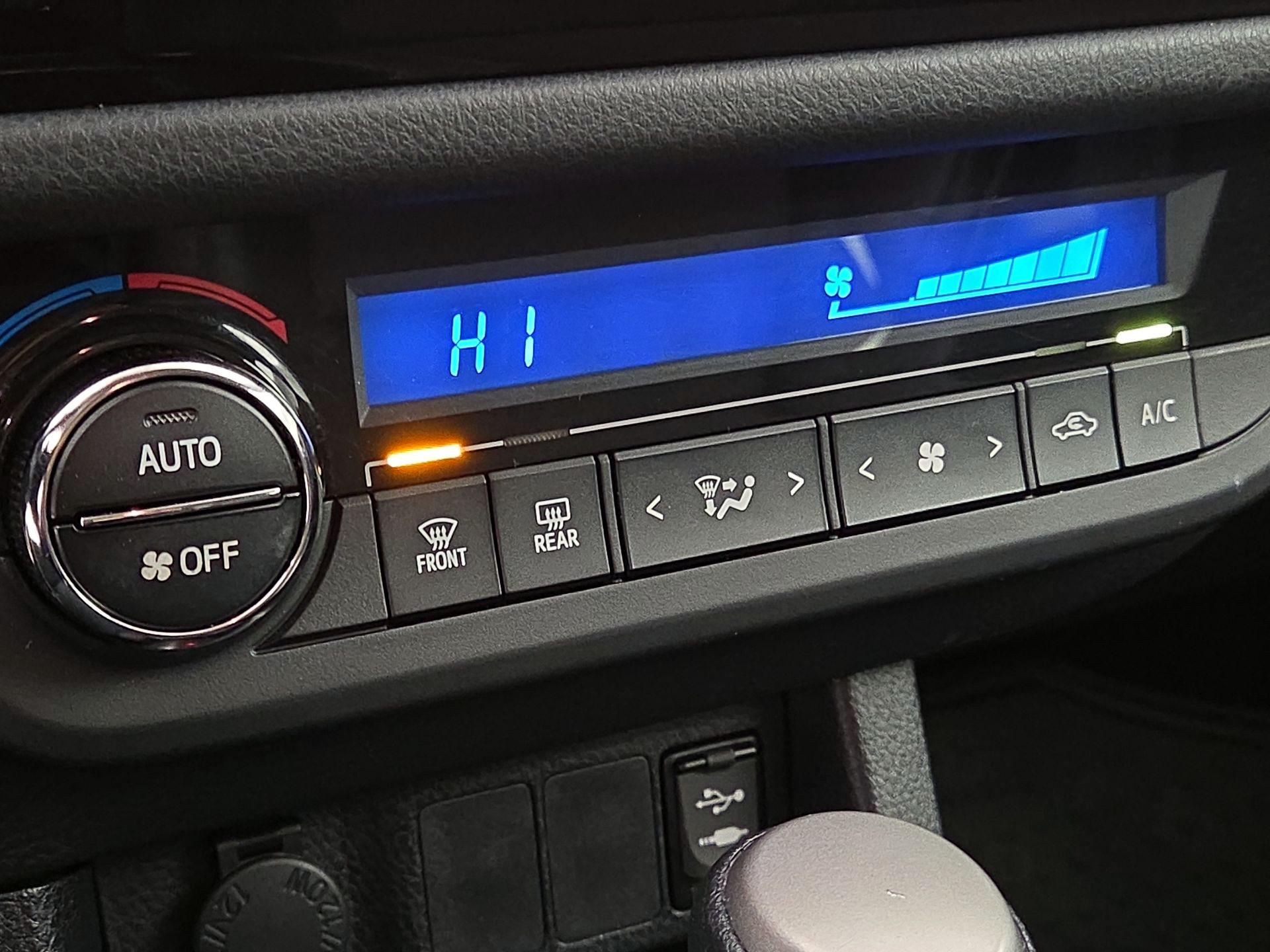 Thumbnail: 2015 Toyota Corolla - 17