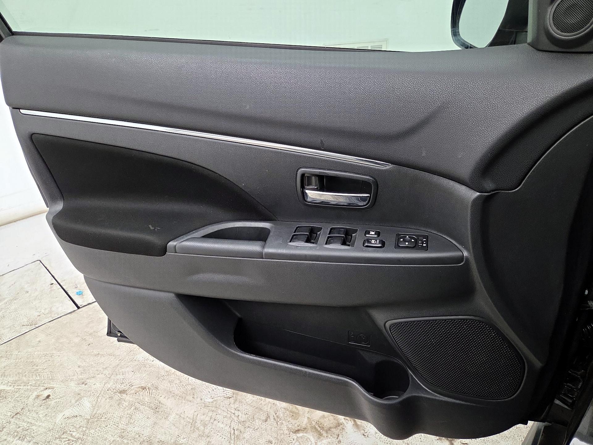 Thumbnail: 2021 Mitsubishi Outlander Sport - 12