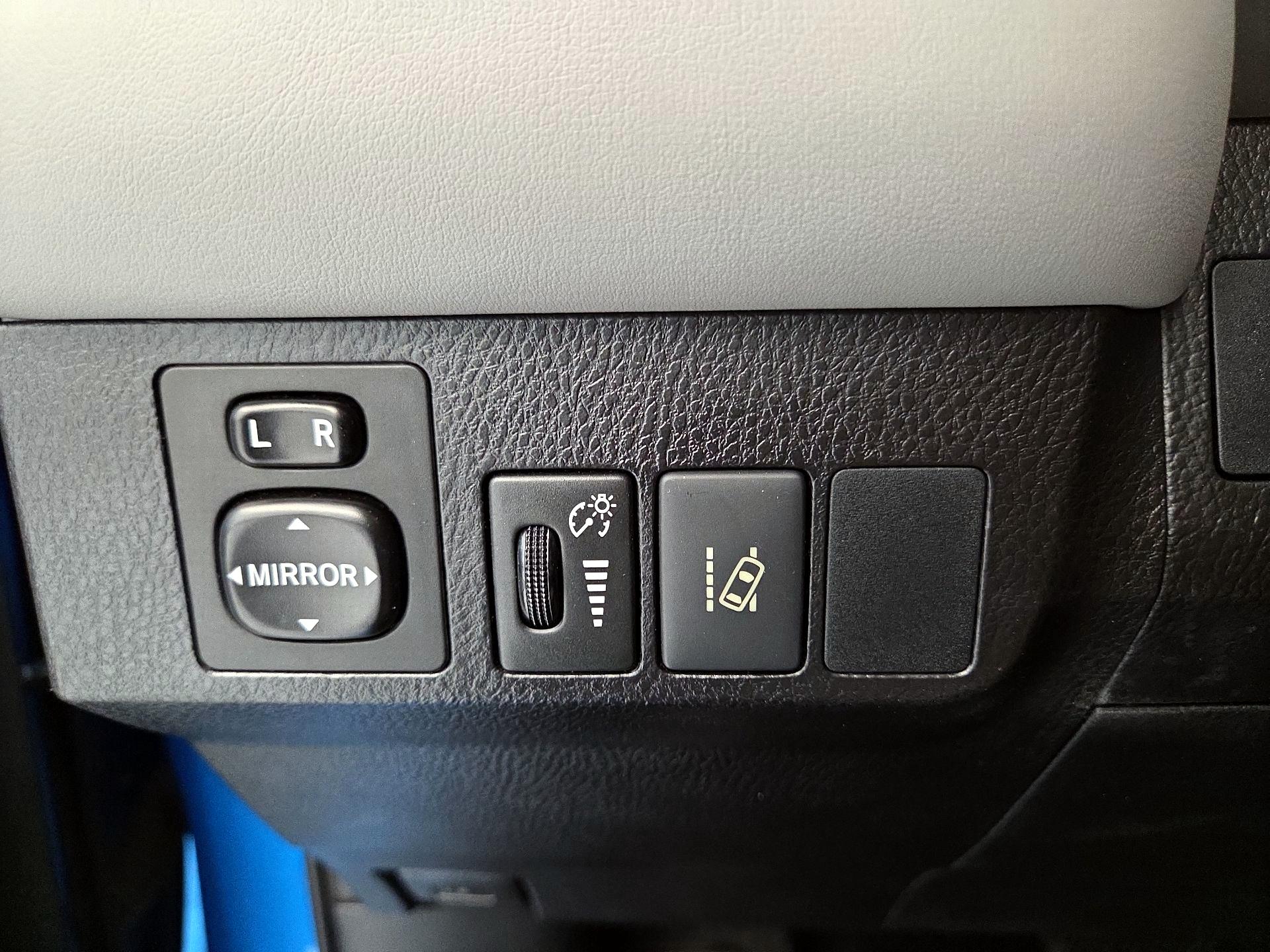 Thumbnail: 2017 Toyota RAV4 - 13