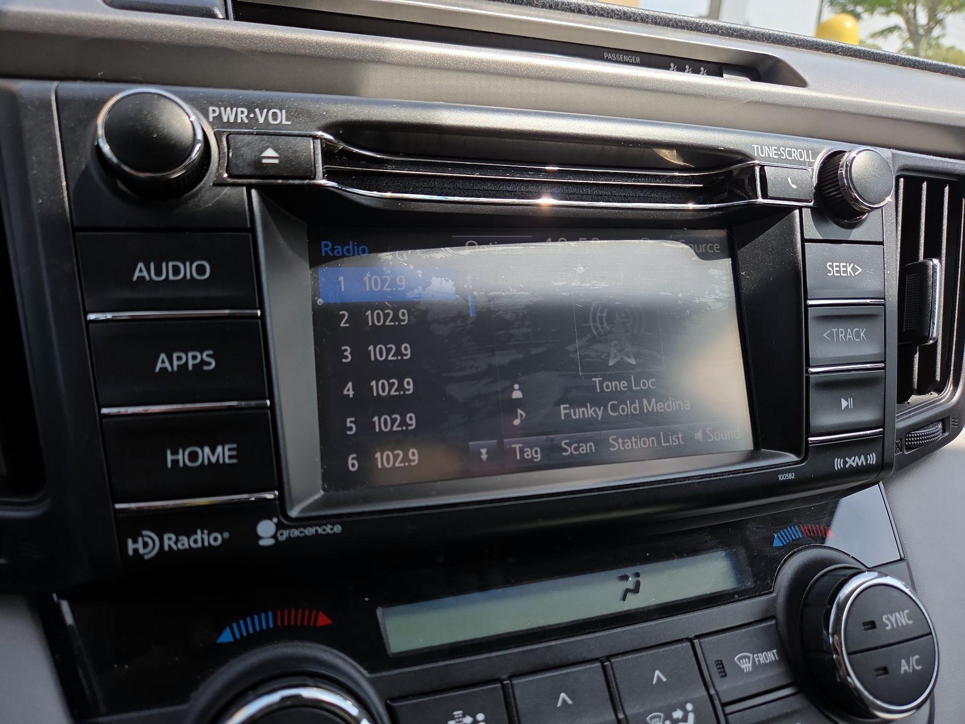 Thumbnail: 2017 Toyota RAV4 - 15