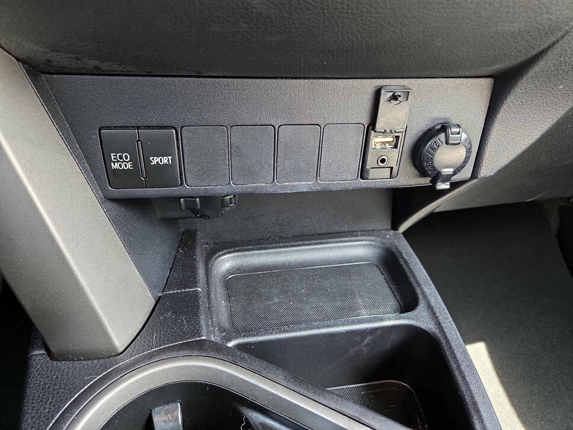 Thumbnail: 2017 Toyota RAV4 - 18