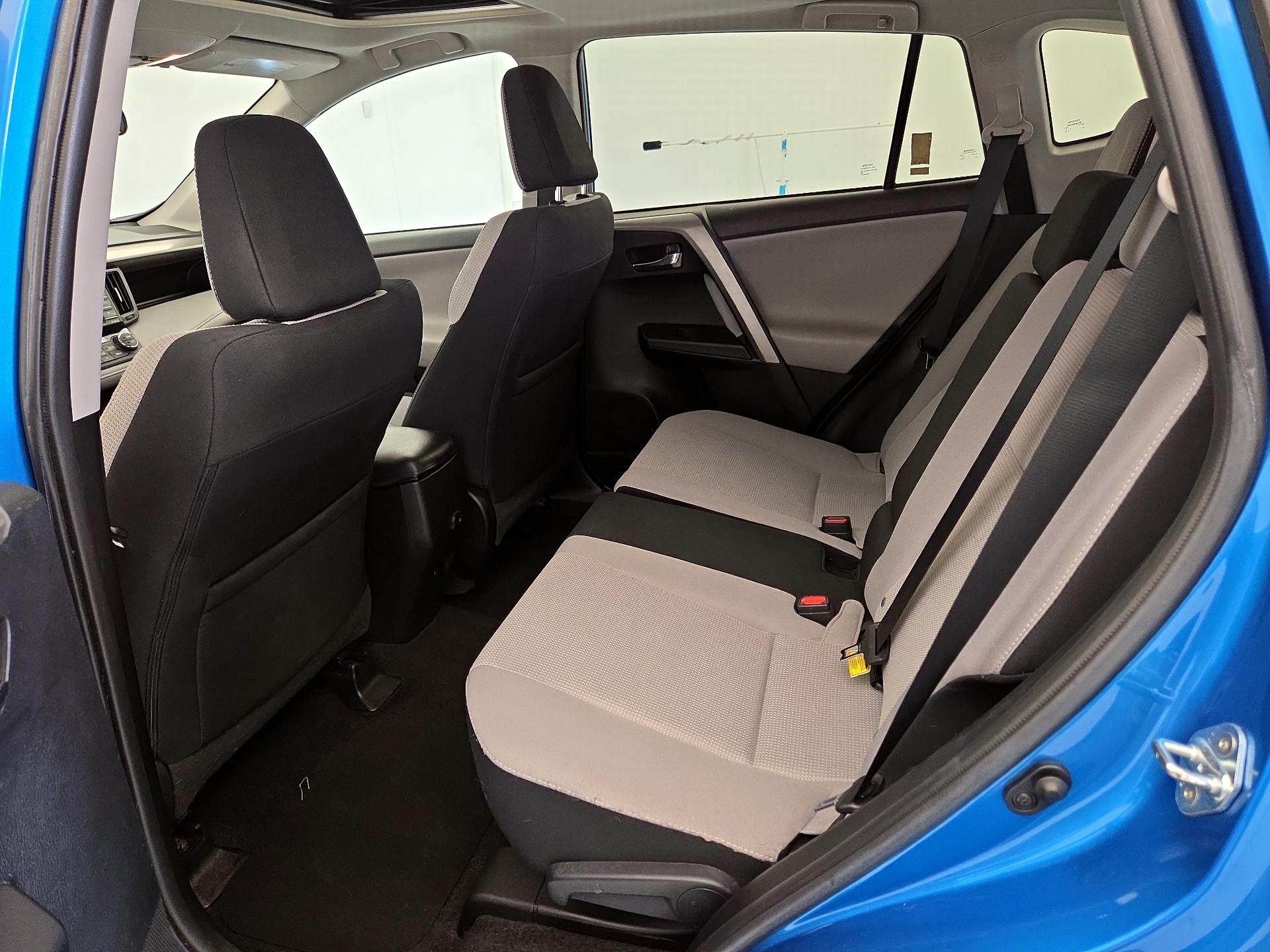 Thumbnail: 2017 Toyota RAV4 - 20