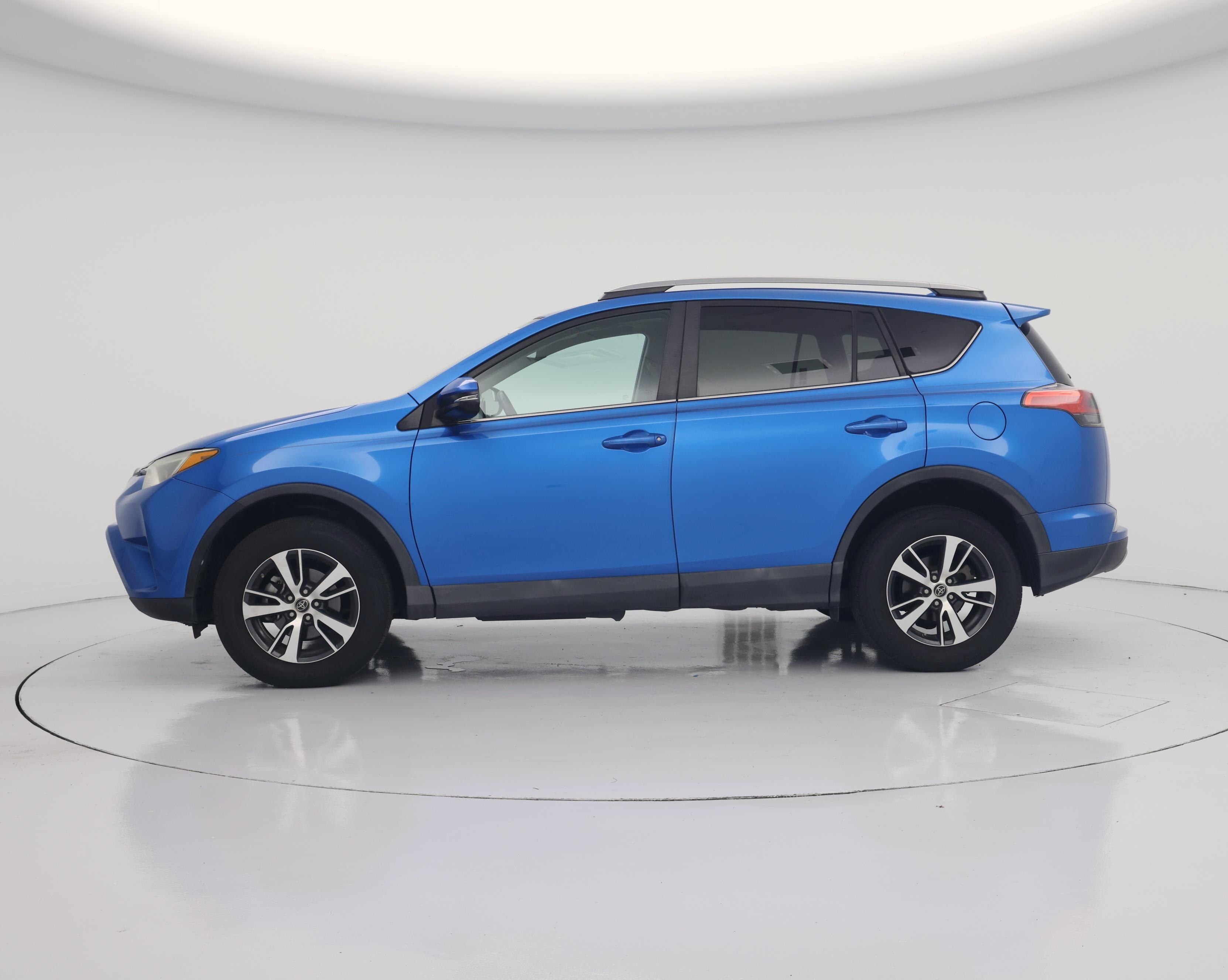 Thumbnail: 2017 Toyota RAV4 - 3